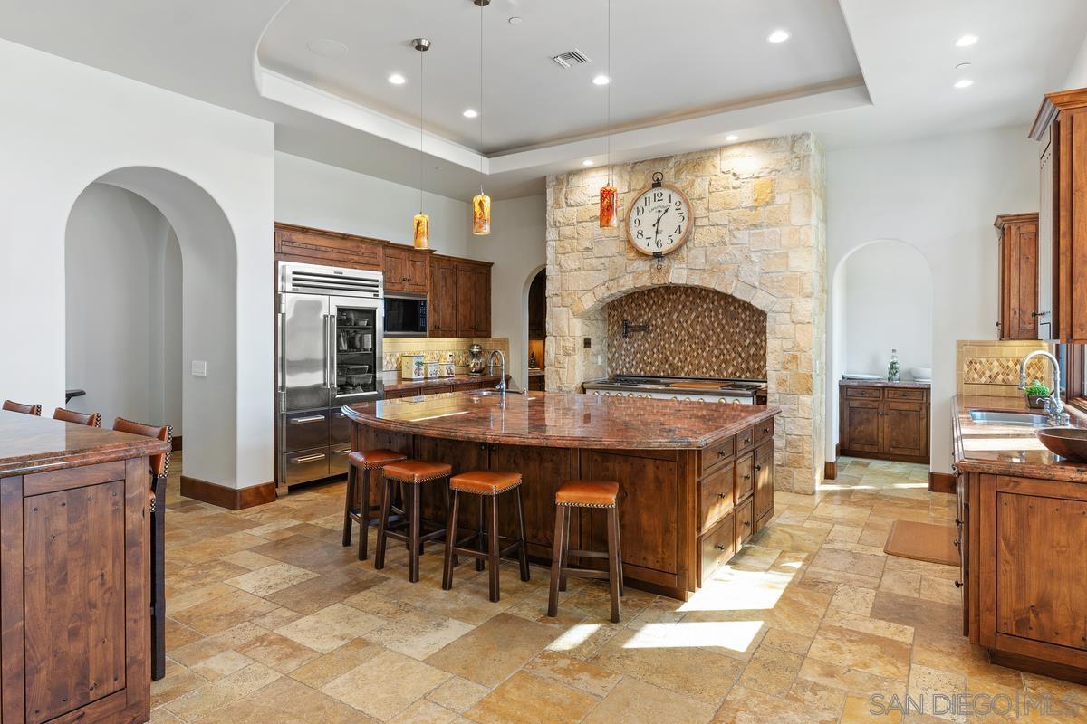 Detail Gallery Image 5 of 28 For 14778  El Rodeo Ct, Rancho Santa Fe,  CA 92067 - 7 Beds | 7/3 Baths