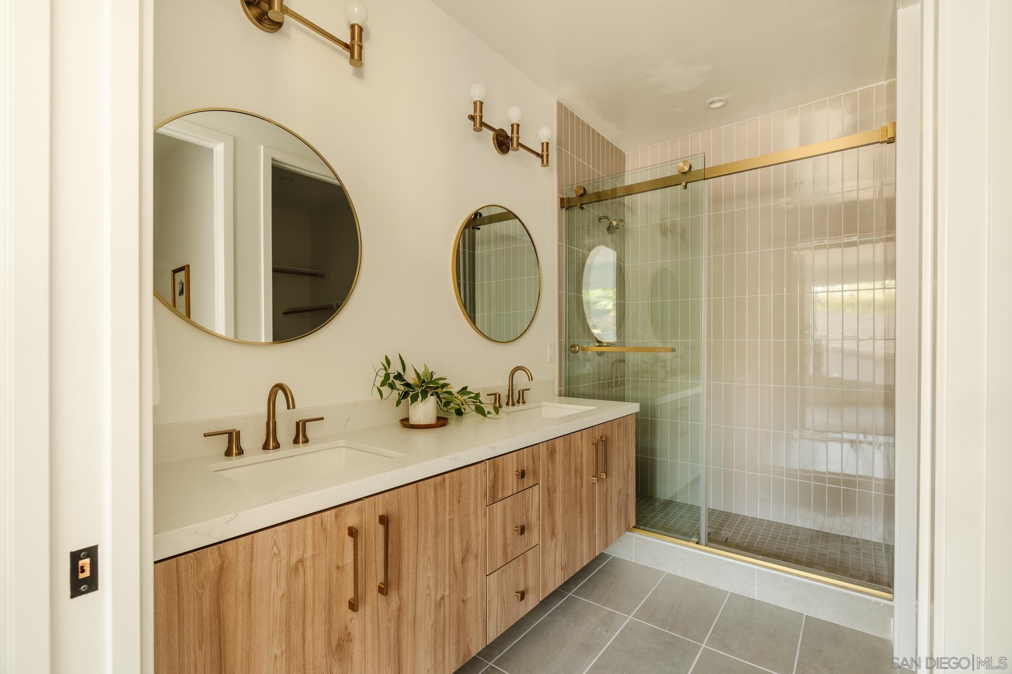 Detail Gallery Image 13 of 18 For 3867 N Riley Ln, Los Angeles,  CA 90065 - 2 Beds | 2/1 Baths