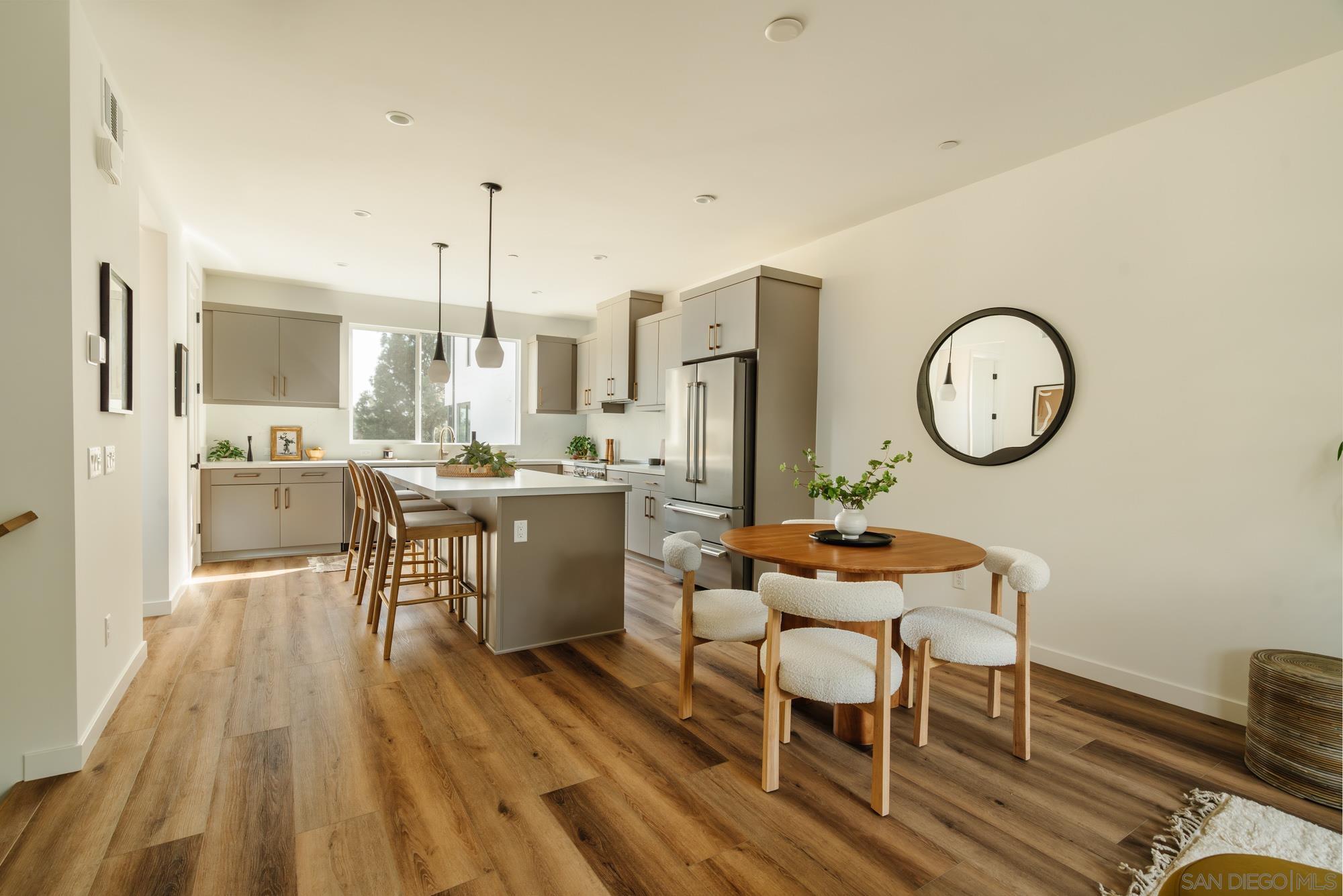 Detail Gallery Image 9 of 18 For 3867 N Riley Ln, Los Angeles,  CA 90065 - 2 Beds | 2/1 Baths