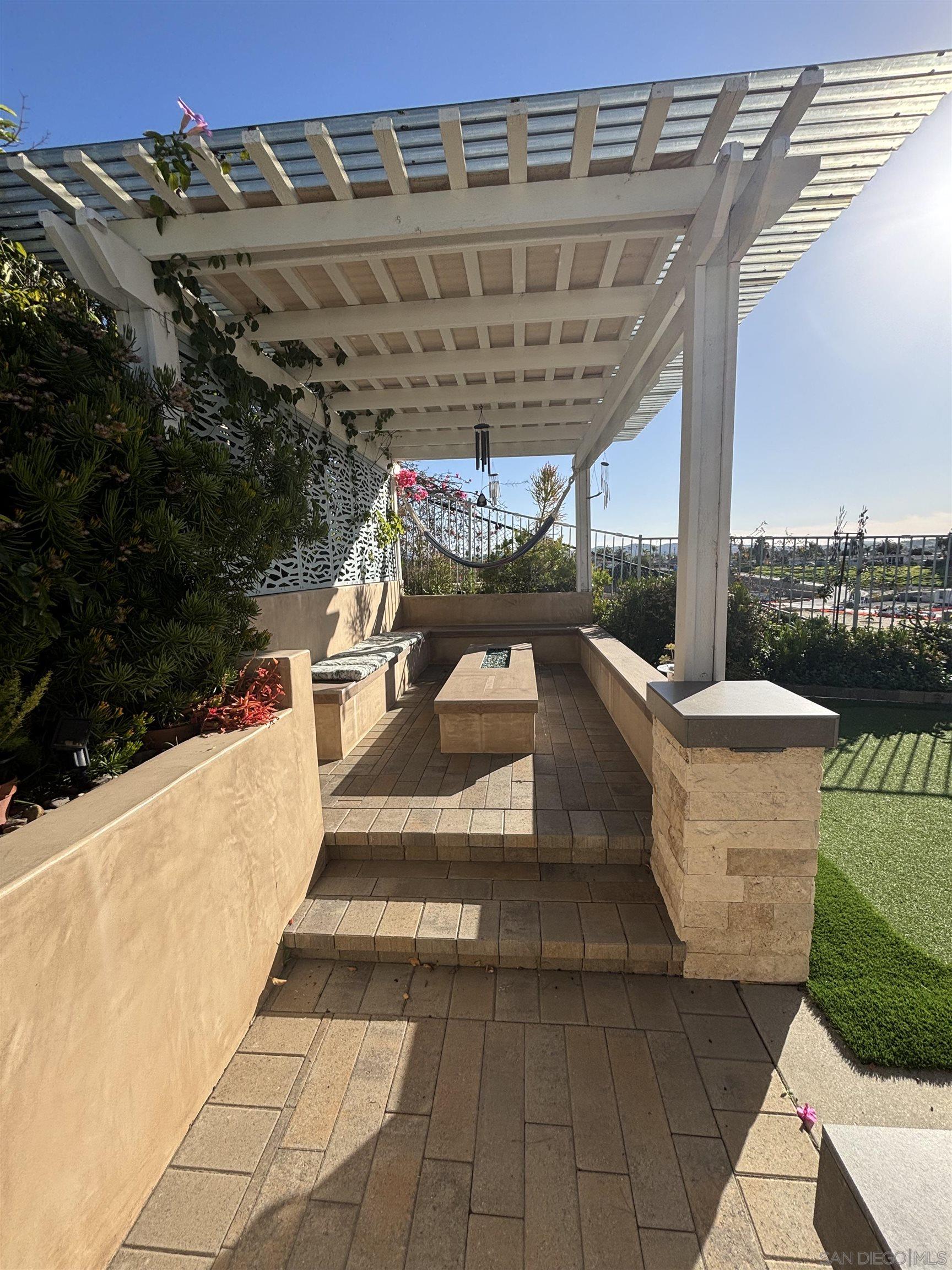 Detail Gallery Image 7 of 13 For 4700  Marblehead Bay Drive, Oceanside,  CA 92057 - 4 Beds | 3 Baths