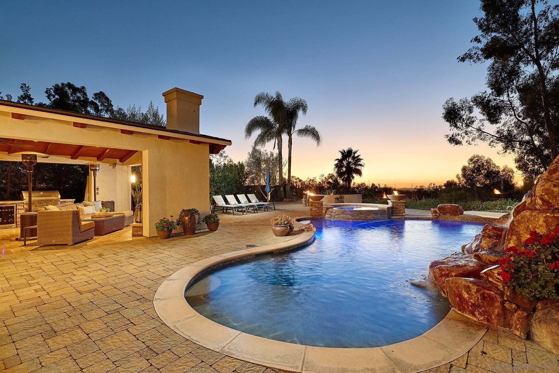 Detail Gallery Image 6 of 62 For 10626  Birch Bluff Ave, San Diego,  CA 92131 - 5 Beds | 3/1 Baths