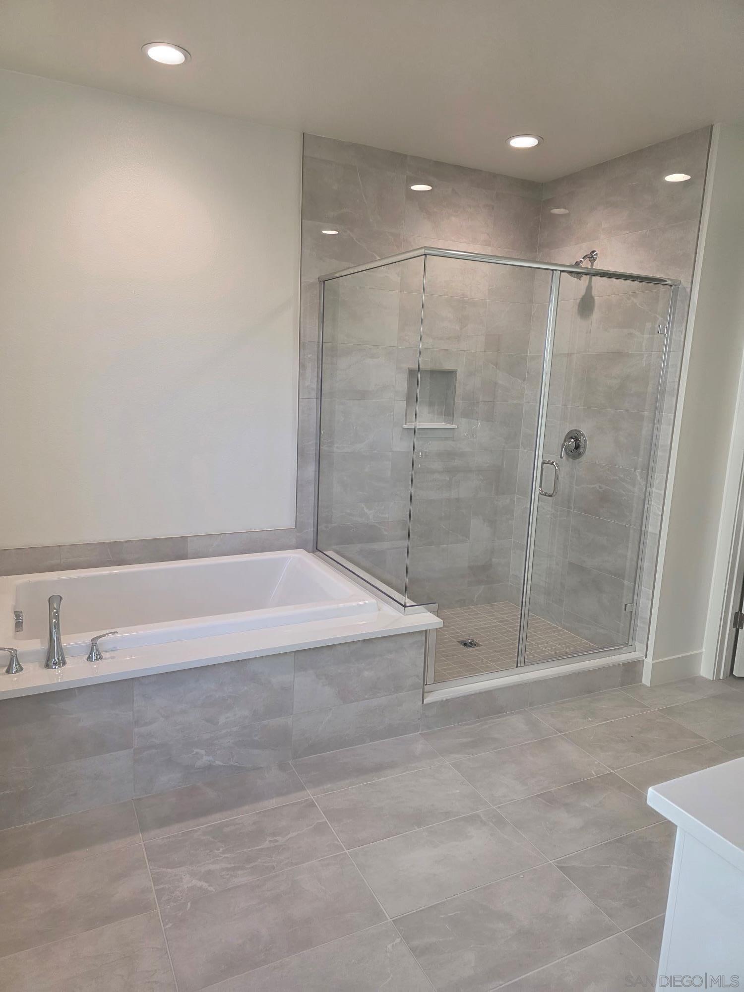 Detail Gallery Image 5 of 7 For 3437  Butler Place, Escondido,  CA 92027 - 4 Beds | 2/1 Baths