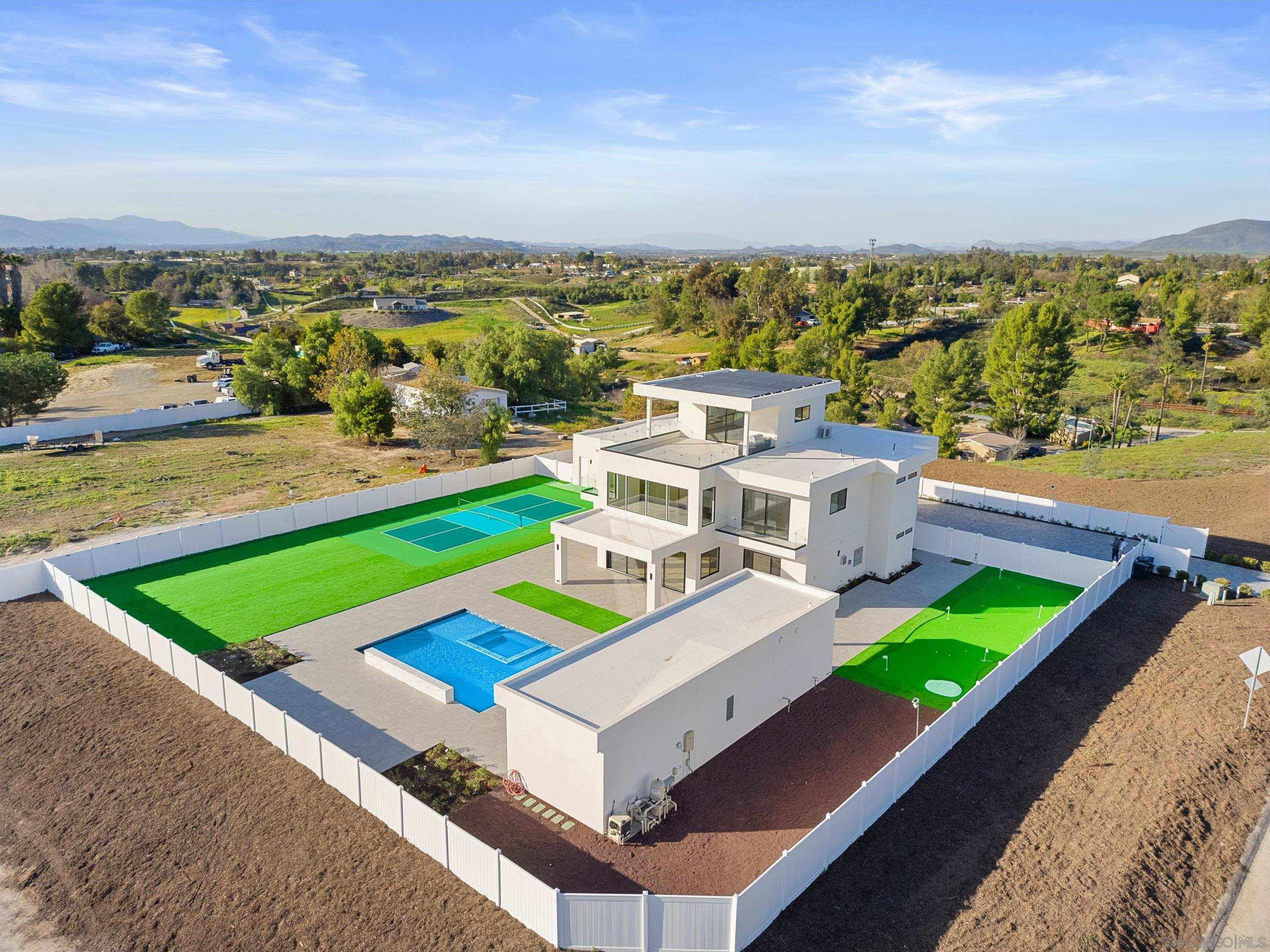 Detail Gallery Image 10 of 50 For 41955  Altanos Road, Temecula,  CA 92592 - 7 Beds | 5/1 Baths