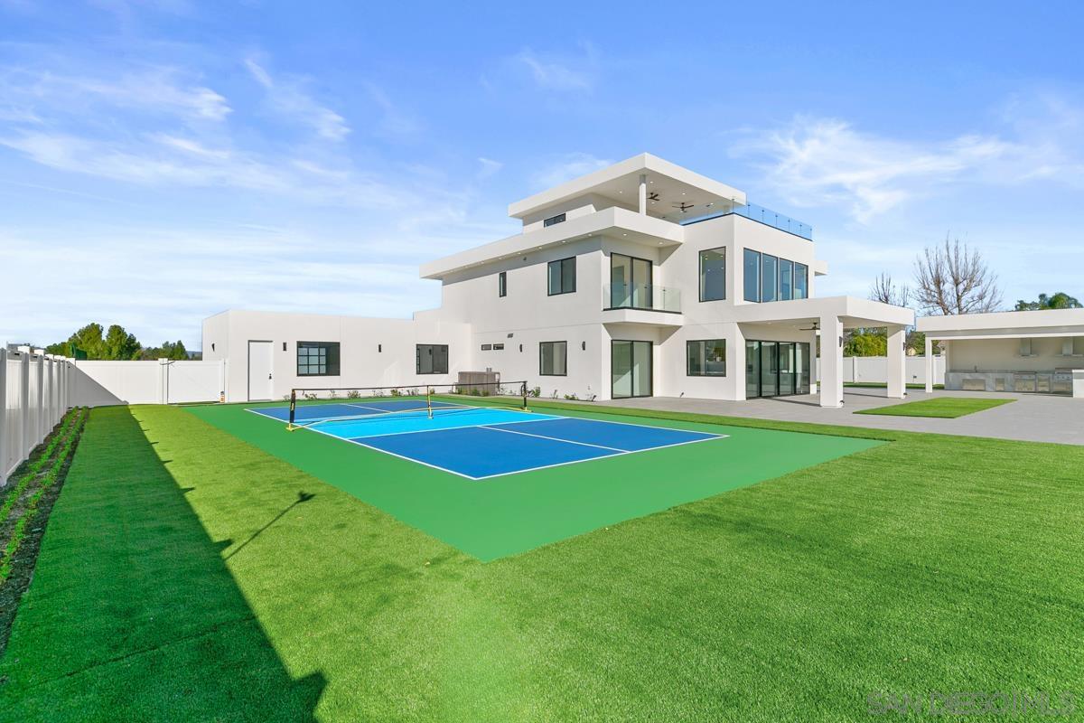 Detail Gallery Image 11 of 50 For 41955  Altanos Road, Temecula,  CA 92592 - 7 Beds | 5/1 Baths