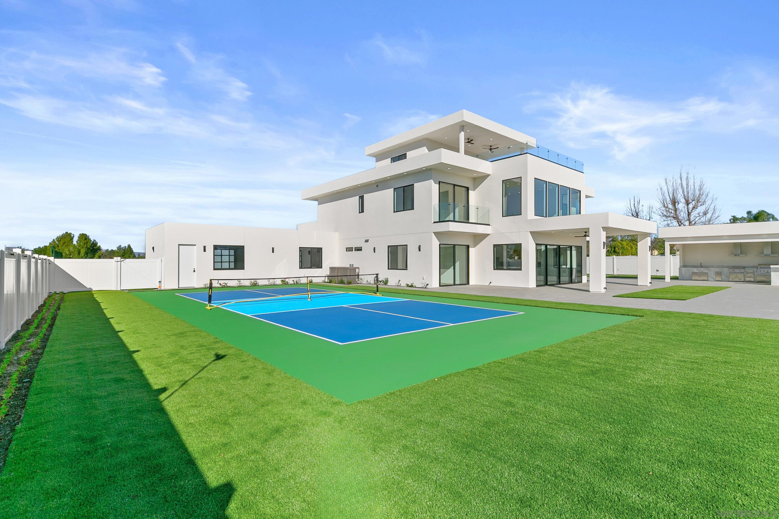 Detail Gallery Image 11 of 50 For 41955  Altanos Road, Temecula,  CA 92592 - 7 Beds | 5/1 Baths