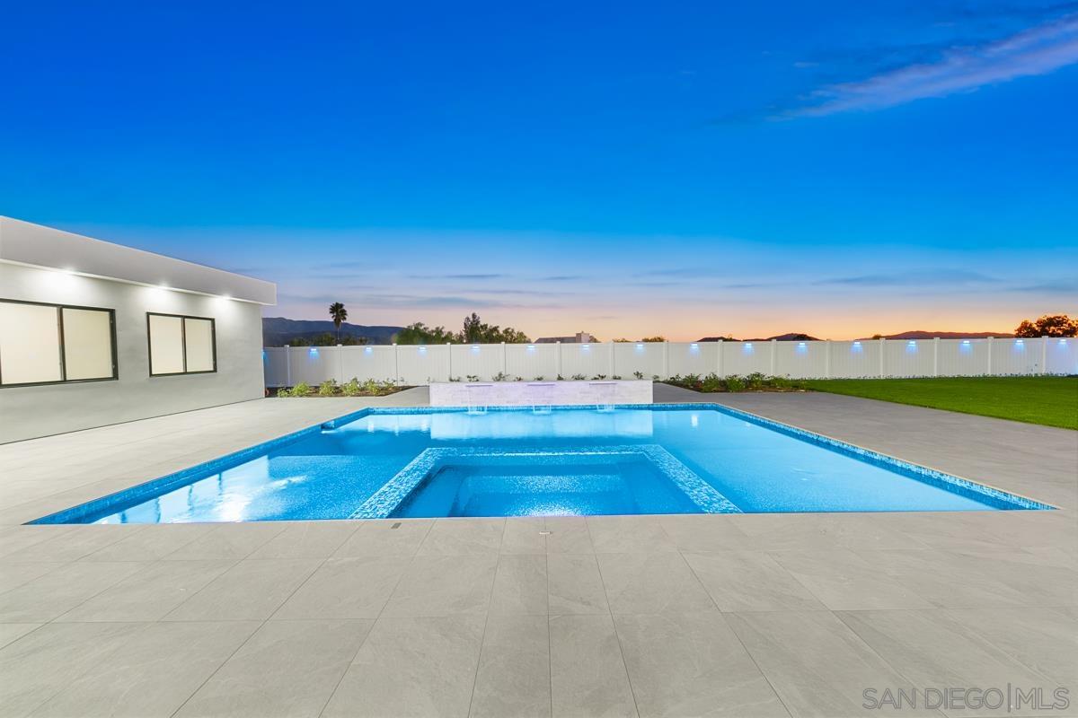 Detail Gallery Image 12 of 50 For 41955  Altanos Road, Temecula,  CA 92592 - 7 Beds | 5/1 Baths