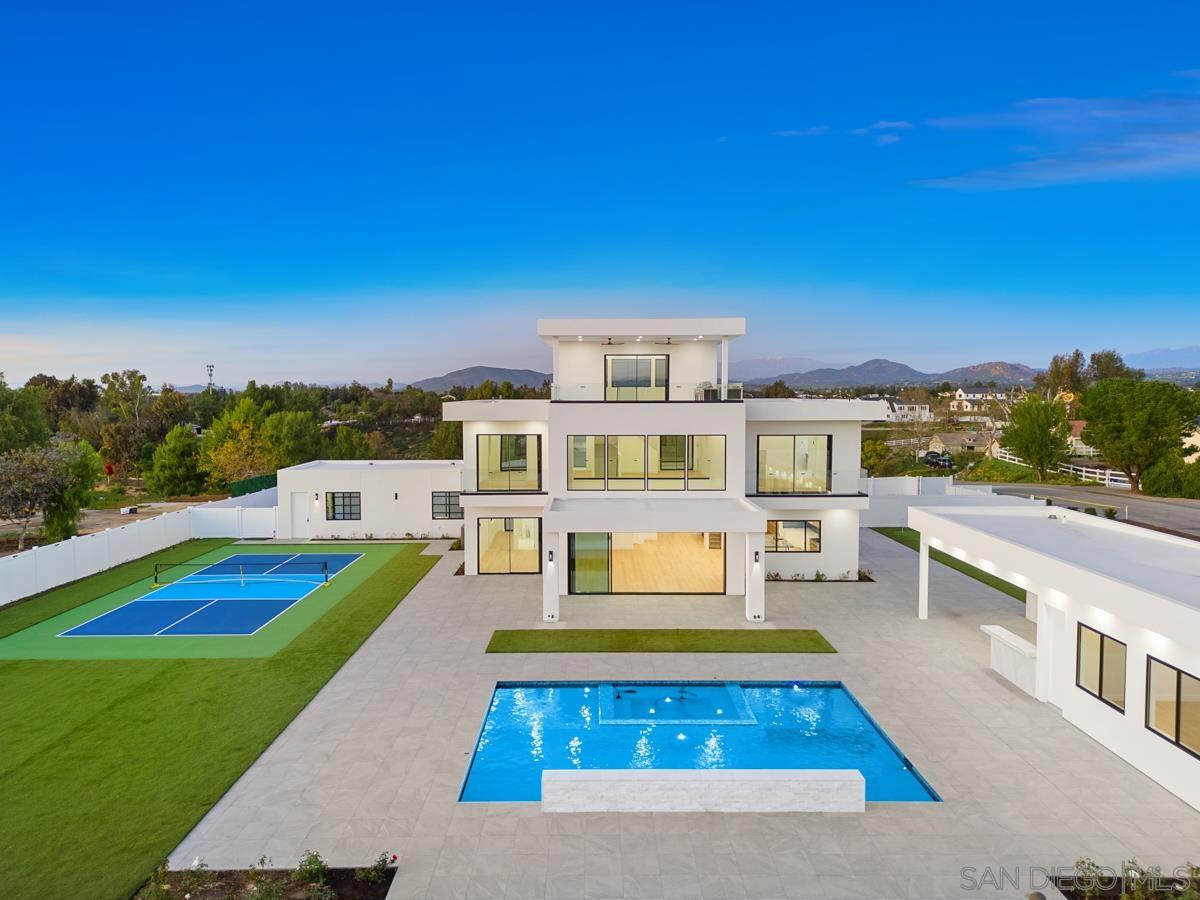 Detail Gallery Image 3 of 50 For 41955  Altanos Road, Temecula,  CA 92592 - 7 Beds | 5/1 Baths