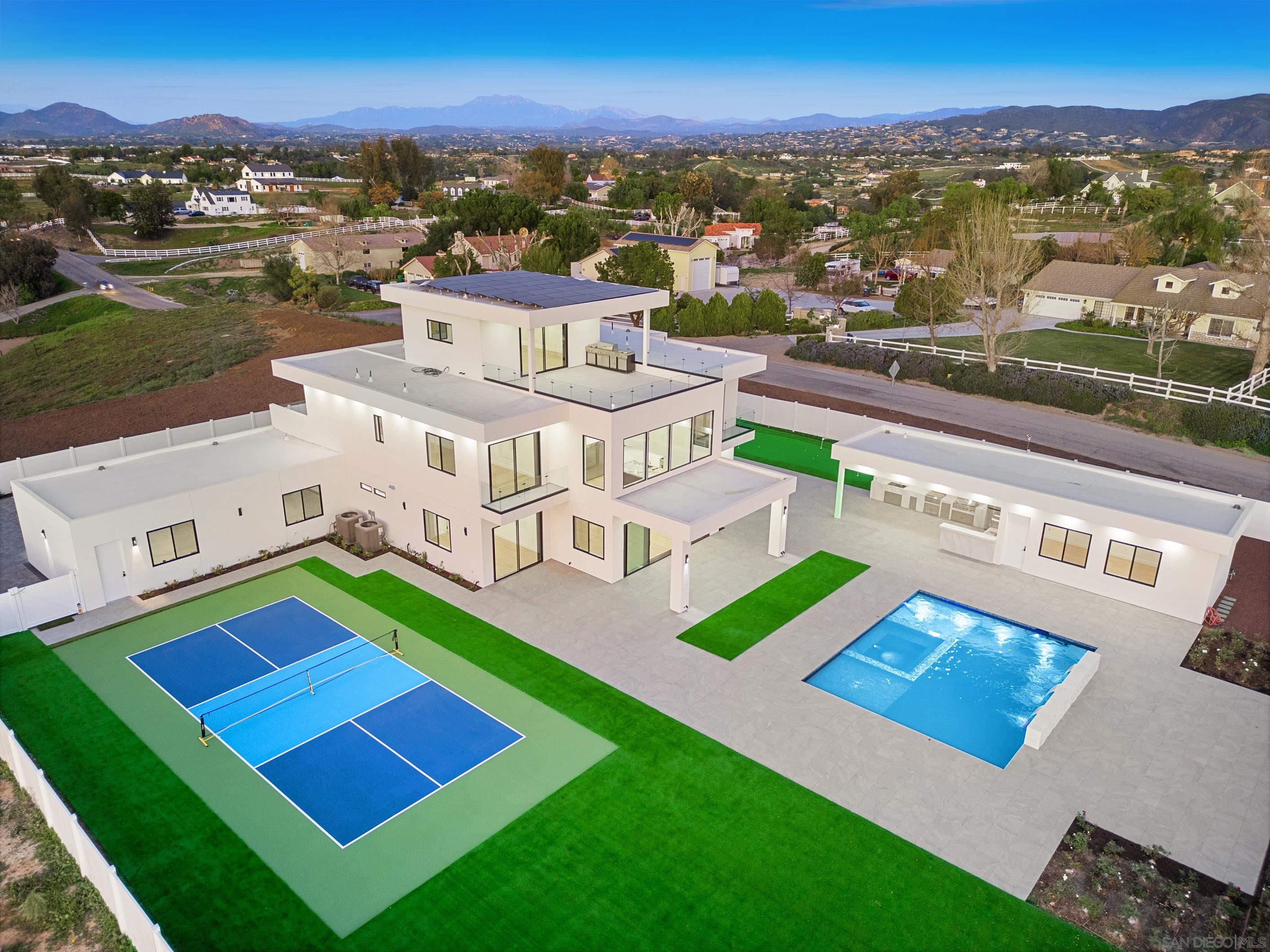 Detail Gallery Image 7 of 50 For 41955  Altanos Road, Temecula,  CA 92592 - 7 Beds | 5/1 Baths