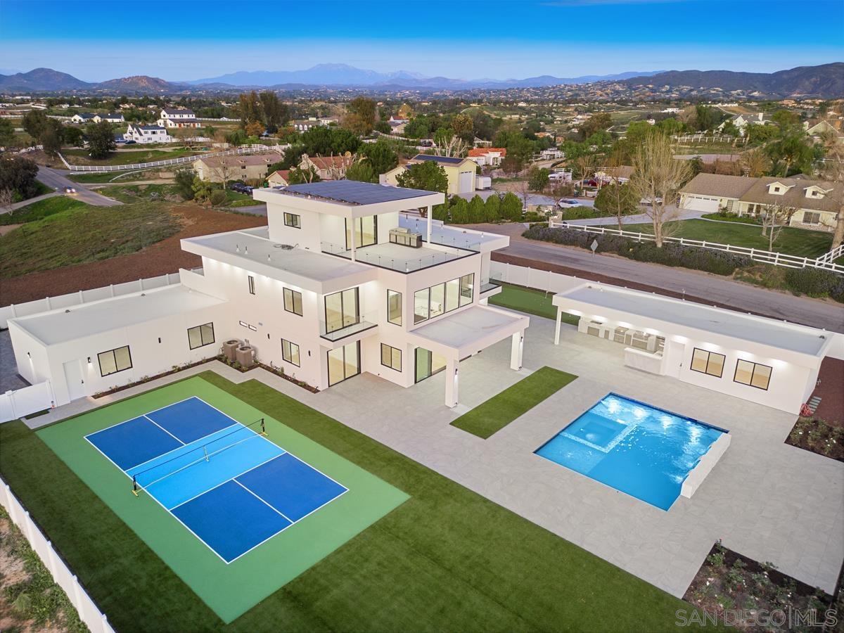 Detail Gallery Image 8 of 50 For 41955  Altanos Road, Temecula,  CA 92592 - 7 Beds | 5/1 Baths