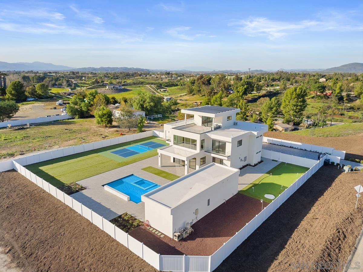 Detail Gallery Image 10 of 50 For 41955  Altanos Road, Temecula,  CA 92592 - 7 Beds | 5/1 Baths