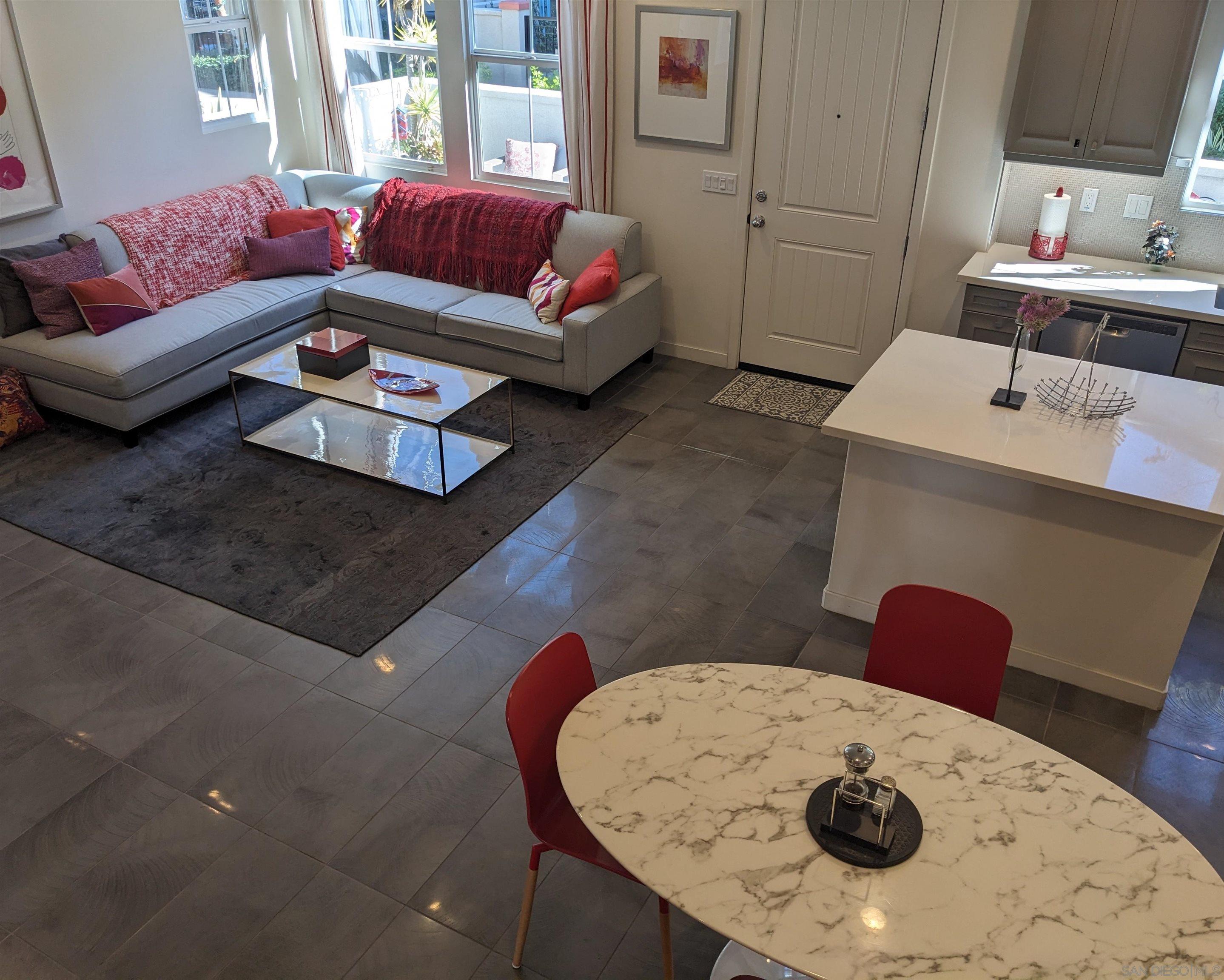 Detail Gallery Image 3 of 13 For 4131  Vela Way, Oceanside,  CA 92057 - 3 Beds | 2/1 Baths