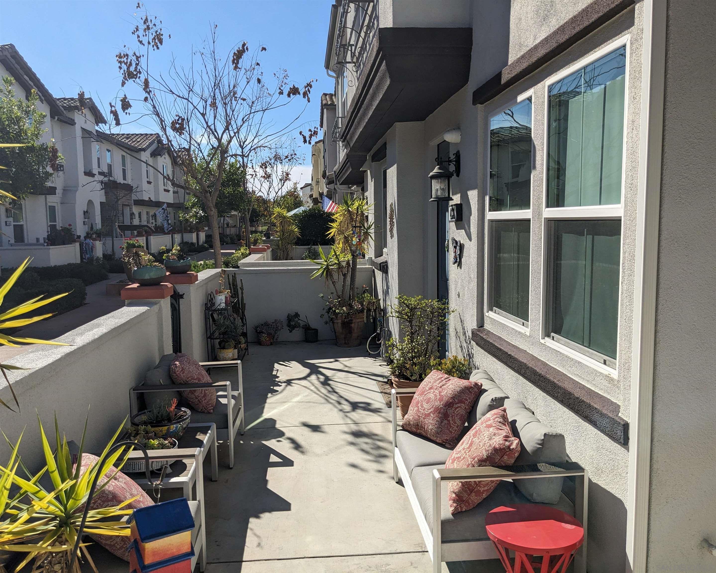 Detail Gallery Image 4 of 13 For 4131  Vela Way, Oceanside,  CA 92057 - 3 Beds | 2/1 Baths