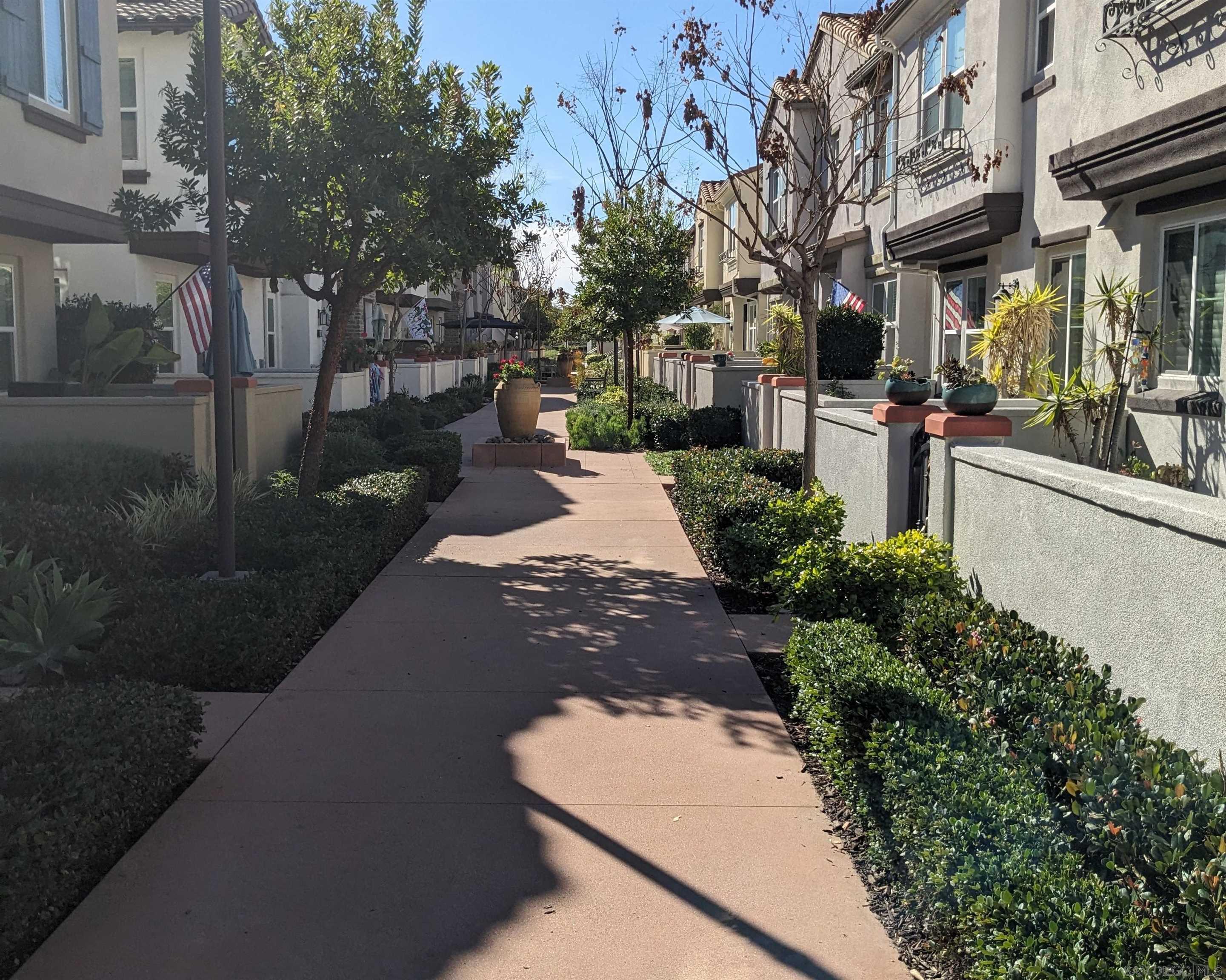 Detail Gallery Image 5 of 13 For 4131  Vela Way, Oceanside,  CA 92057 - 3 Beds | 2/1 Baths