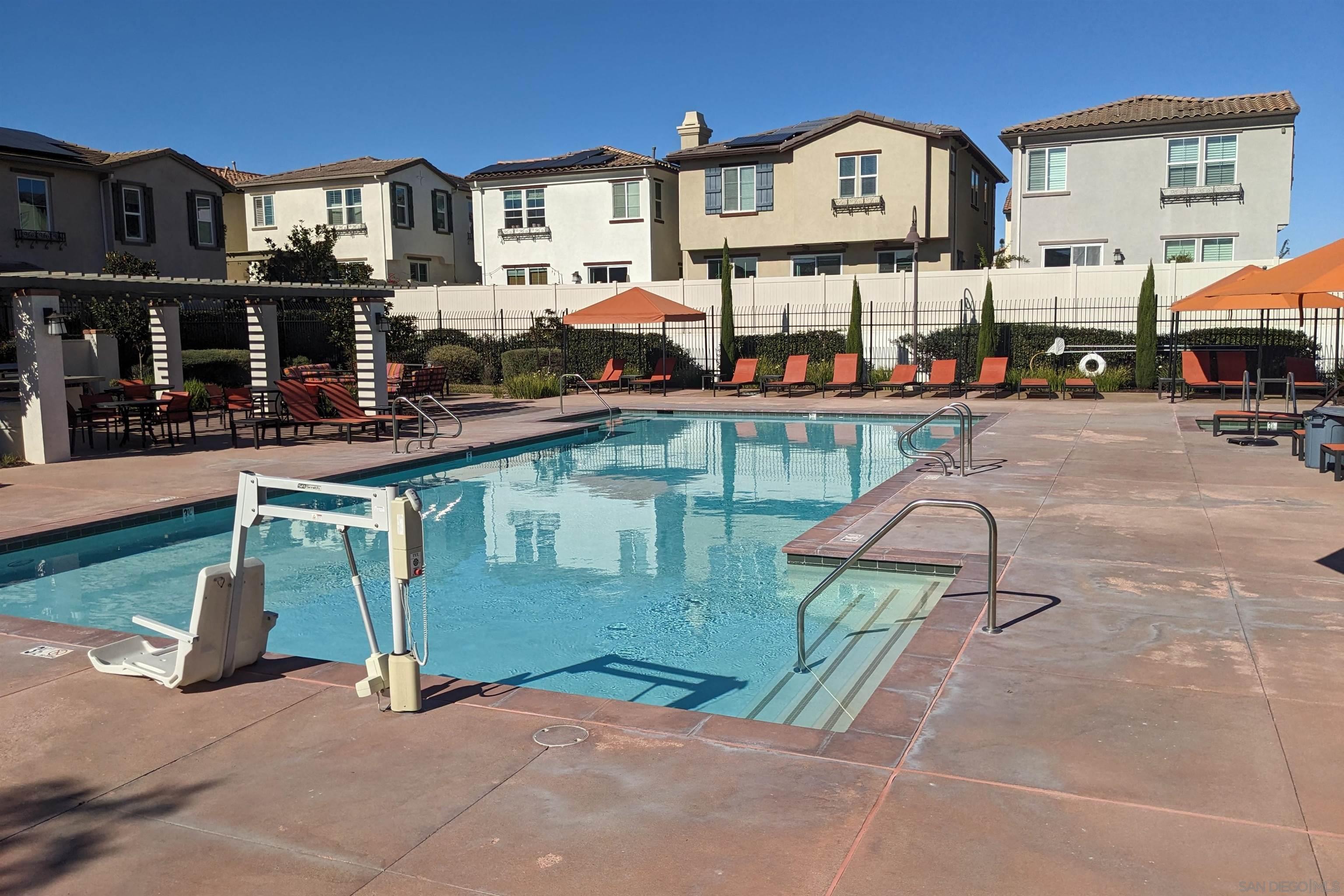 Detail Gallery Image 7 of 13 For 4131  Vela Way, Oceanside,  CA 92057 - 3 Beds | 2/1 Baths