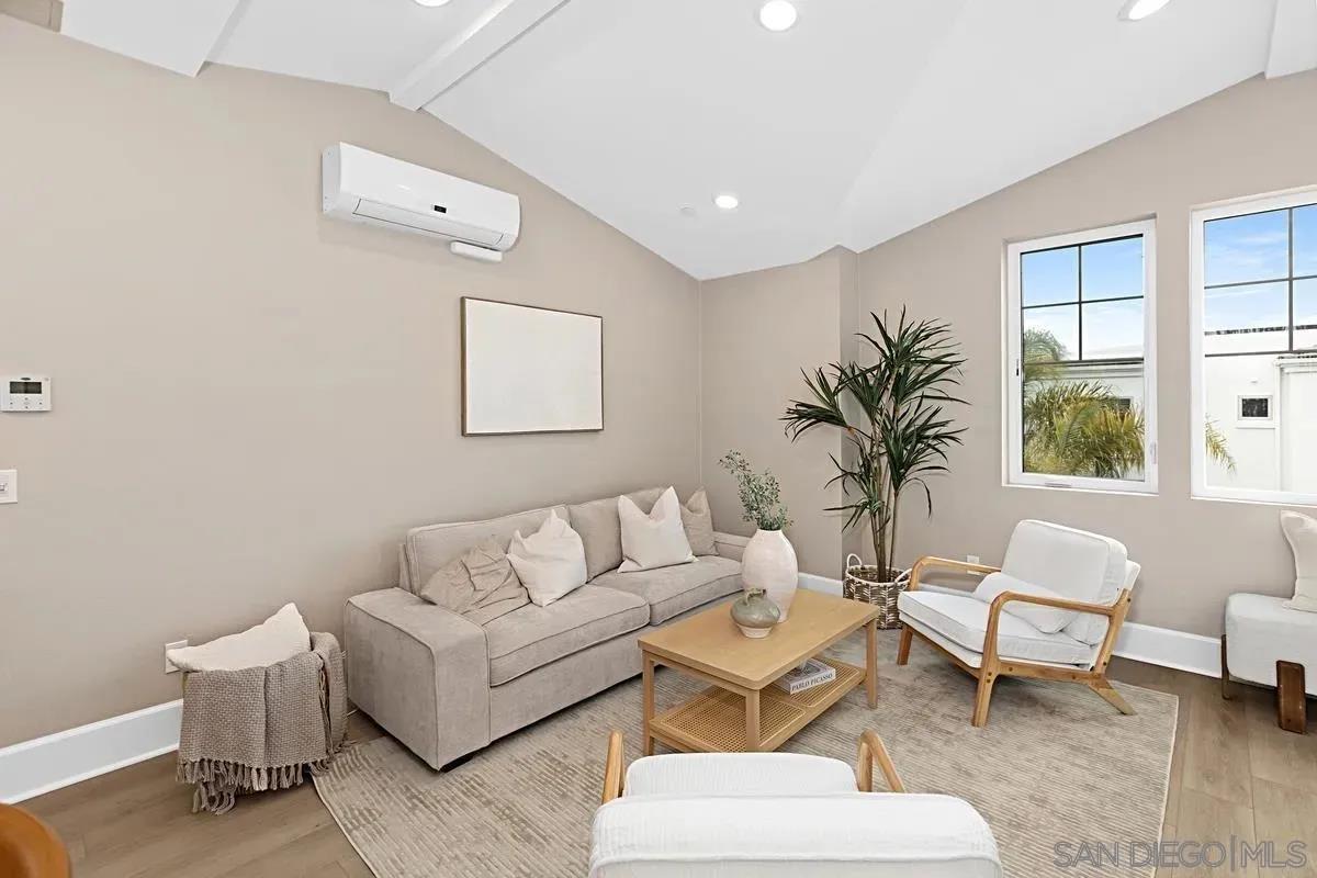 Detail Gallery Image 3 of 40 For 819  Kennebeck Ct, San Diego,  CA 92109 - 3 Beds | 2 Baths