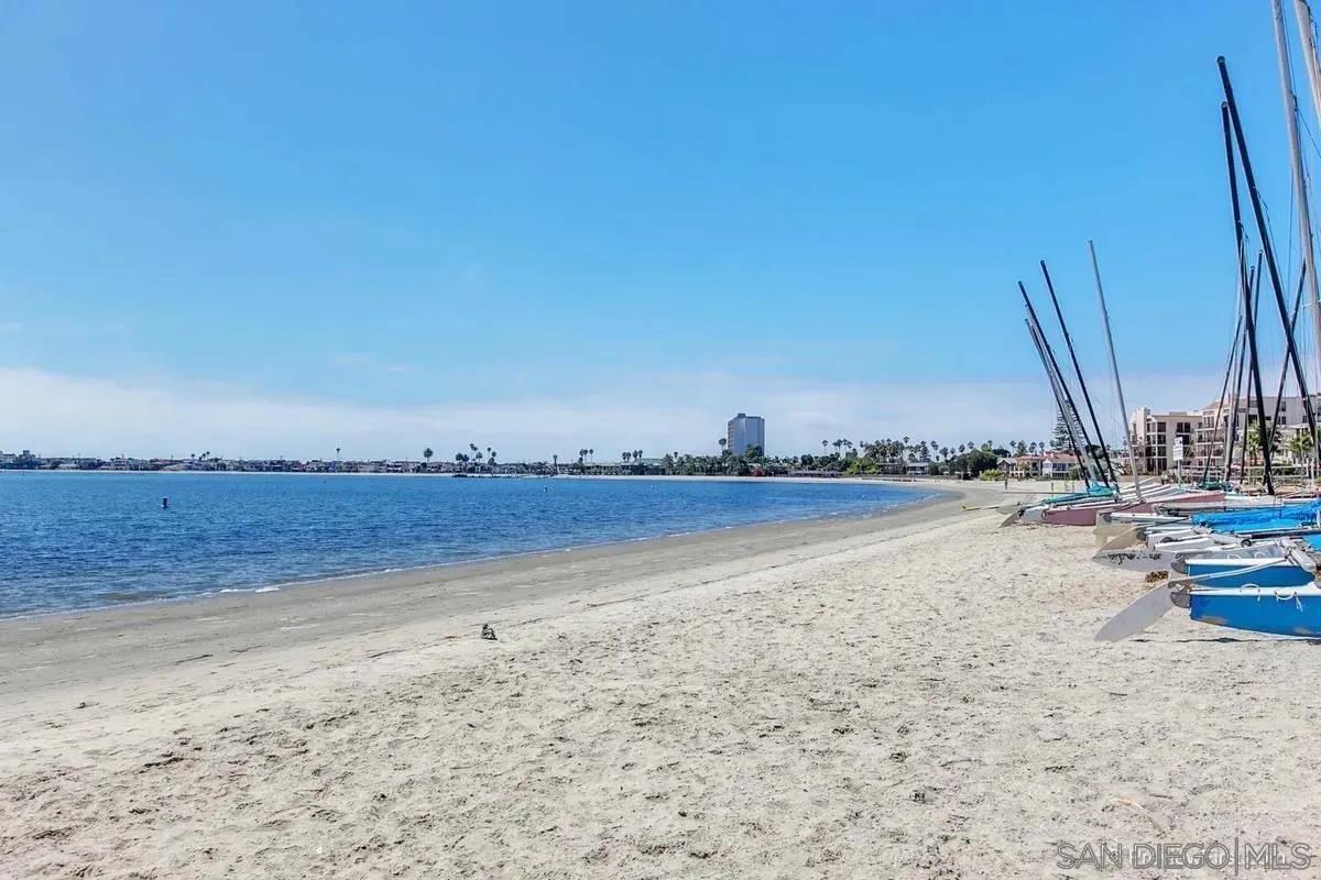 Detail Gallery Image 30 of 40 For 819  Kennebeck Ct, San Diego,  CA 92109 - 3 Beds | 2 Baths