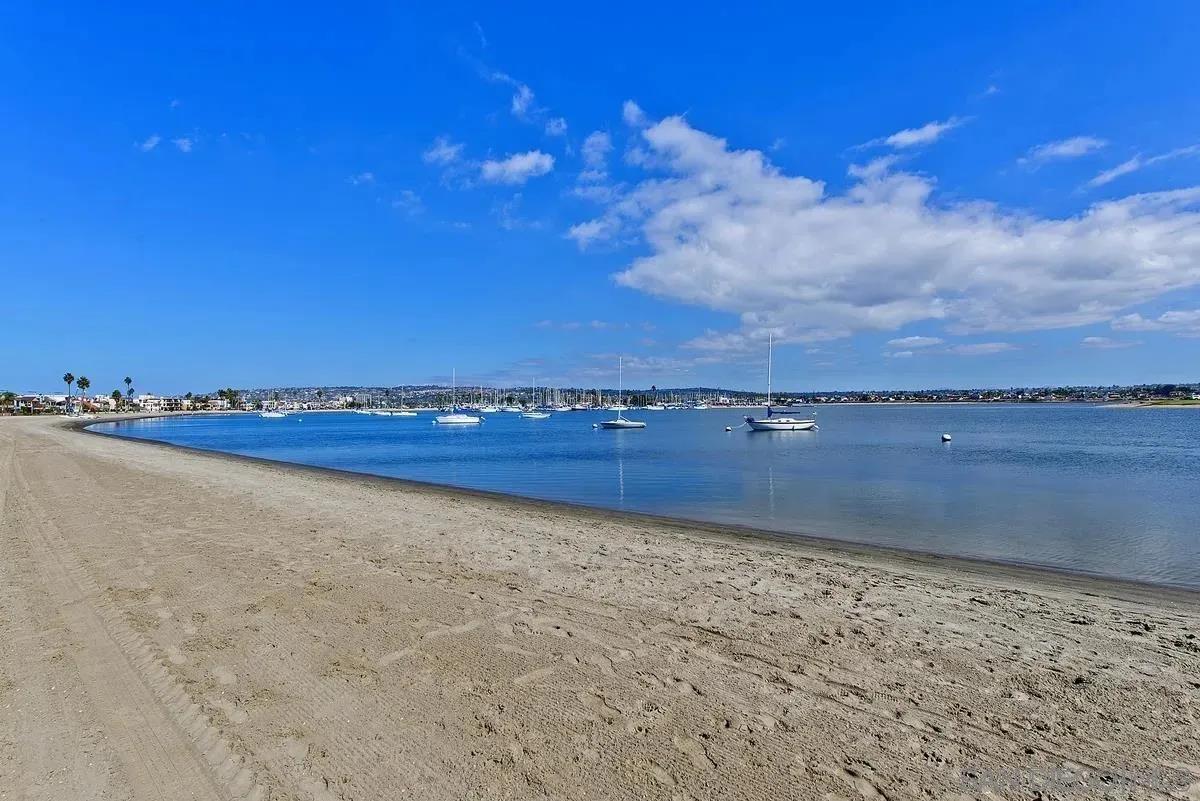 Detail Gallery Image 32 of 40 For 819  Kennebeck Ct, San Diego,  CA 92109 - 3 Beds | 2 Baths