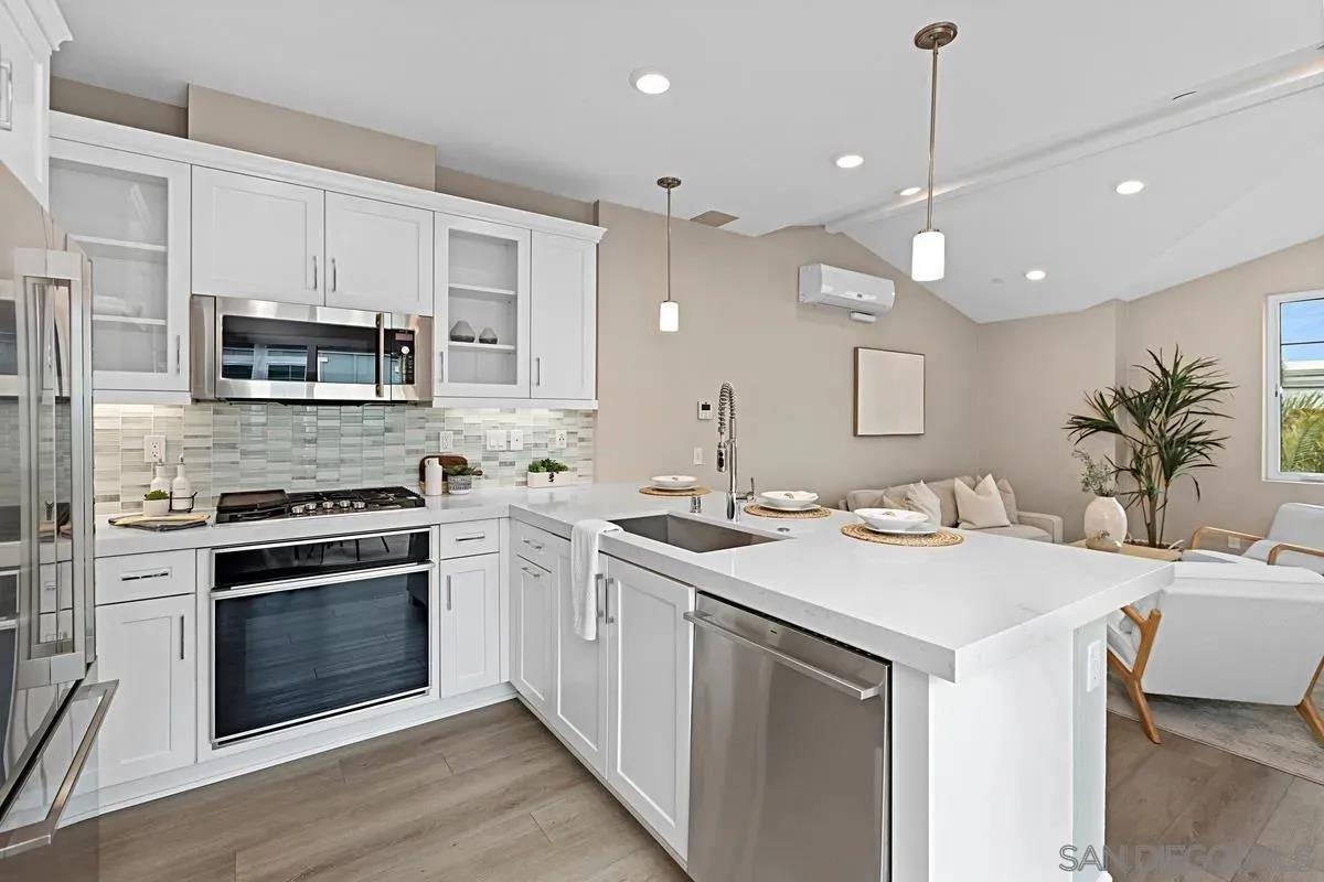 Detail Gallery Image 8 of 40 For 819  Kennebeck Ct, San Diego,  CA 92109 - 3 Beds | 2 Baths