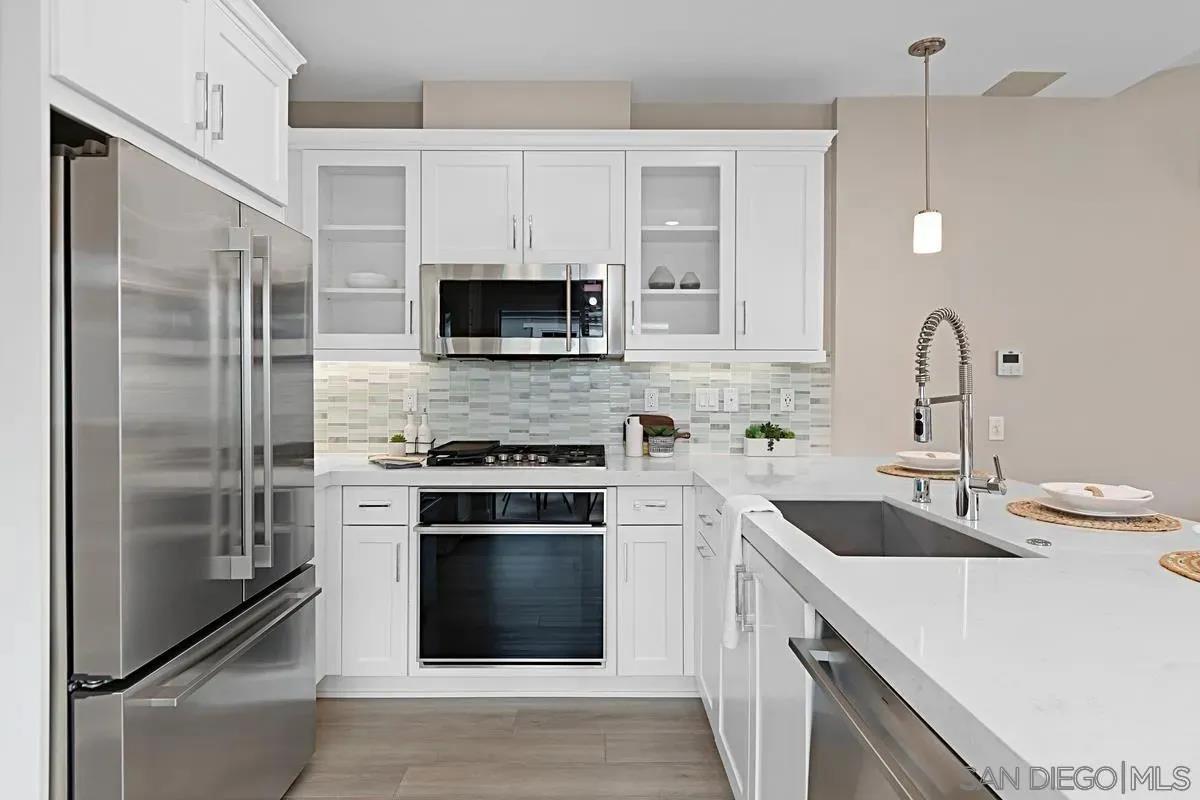 Detail Gallery Image 9 of 40 For 819  Kennebeck Ct, San Diego,  CA 92109 - 3 Beds | 2 Baths