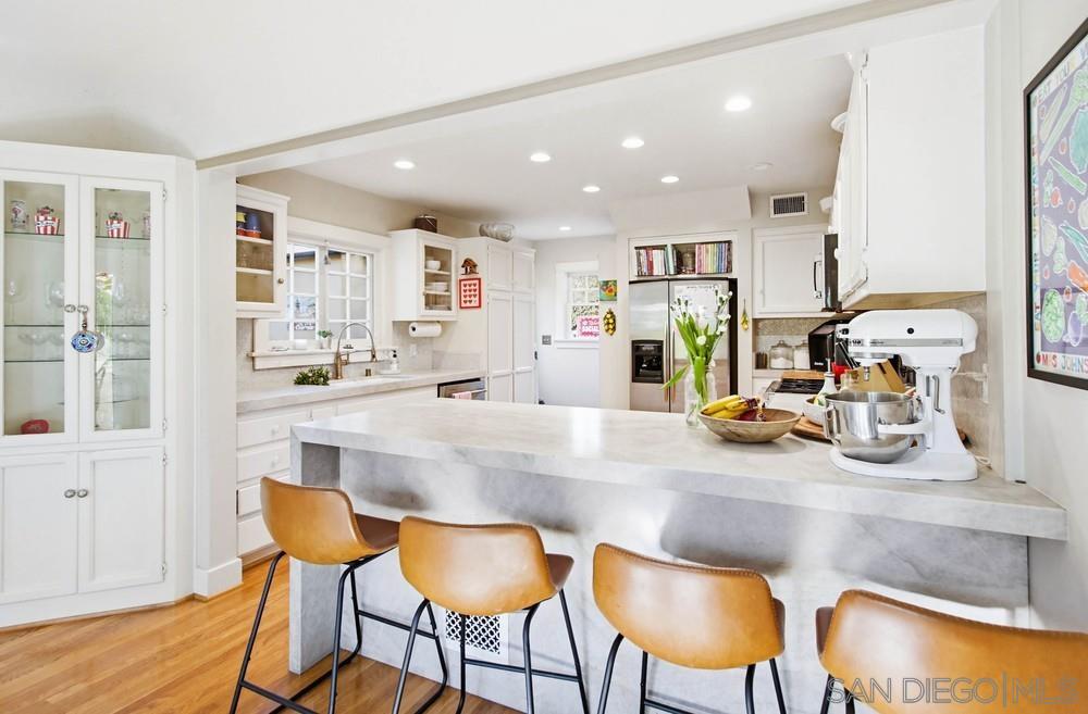 Detail Gallery Image 14 of 45 For 3021  Freeman, San Diego,  CA 92106 - 4 Beds | 3/1 Baths