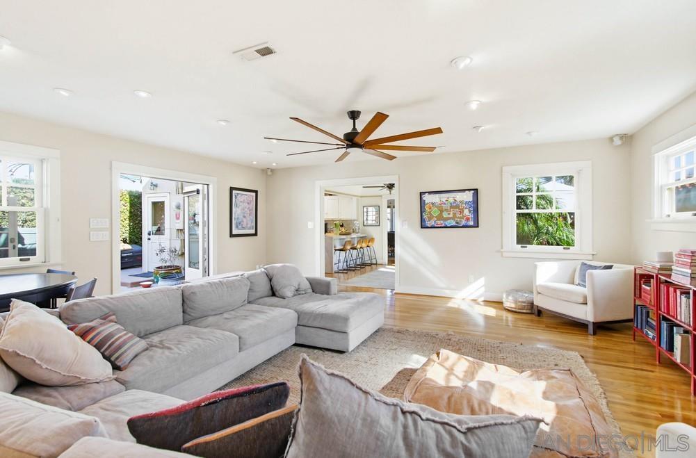 Detail Gallery Image 6 of 45 For 3021  Freeman, San Diego,  CA 92106 - 4 Beds | 3/1 Baths