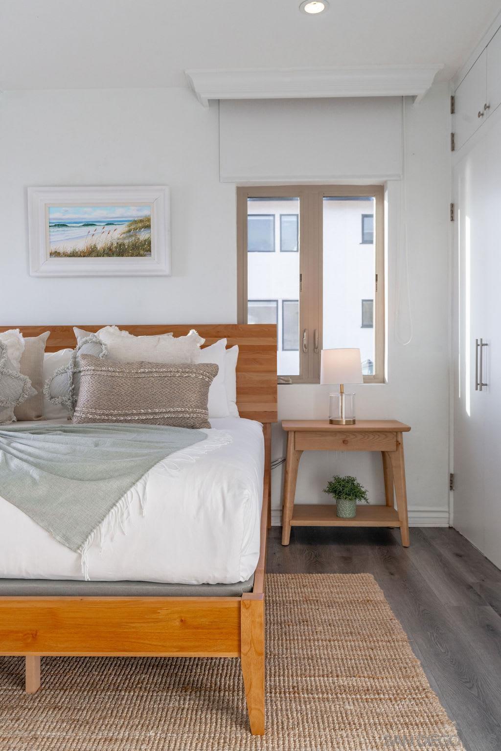 Detail Gallery Image 11 of 24 For 6529  Neptune Pl, La Jolla,  CA 92037 - 2 Beds | 2 Baths