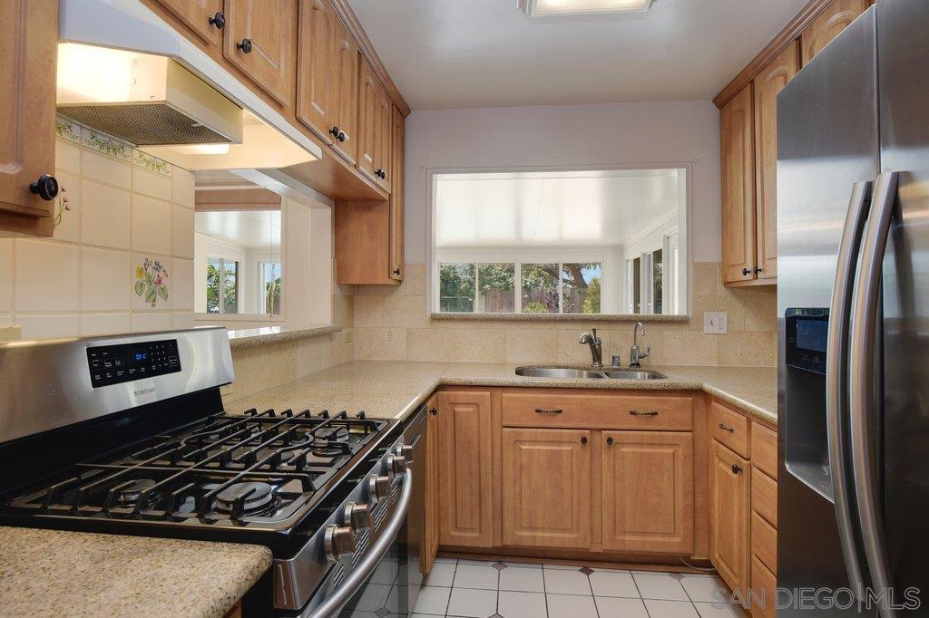 Detail Gallery Image 11 of 33 For 5113  Wilts Pl., San Diego,  CA 92117 - 4 Beds | 2 Baths