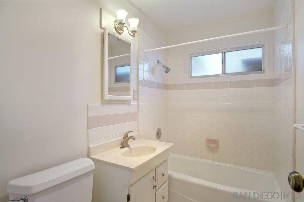 Detail Gallery Image 14 of 33 For 5113  Wilts Pl., San Diego,  CA 92117 - 4 Beds | 2 Baths