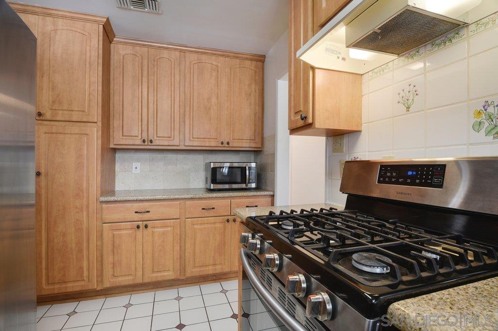 Detail Gallery Image 8 of 33 For 5113  Wilts Pl., San Diego,  CA 92117 - 4 Beds | 2 Baths