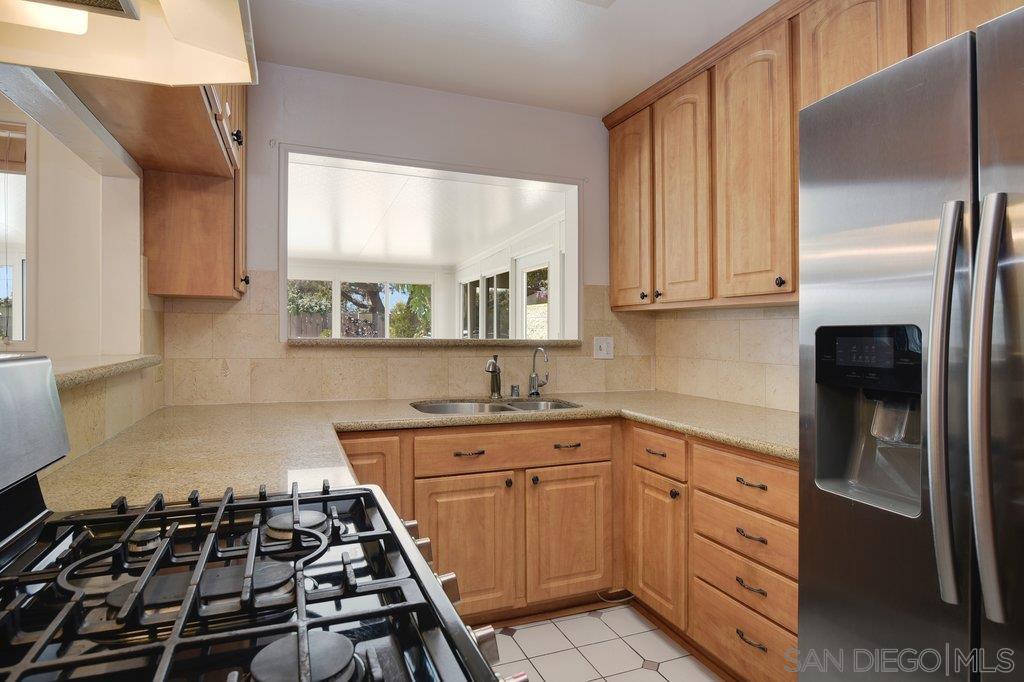 Detail Gallery Image 9 of 33 For 5113  Wilts Pl., San Diego,  CA 92117 - 4 Beds | 2 Baths