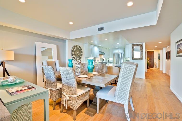 Detail Gallery Image 11 of 28 For 6767  Neptune Pl  202, La Jolla,  CA 92037 - 3 Beds | 3 Baths