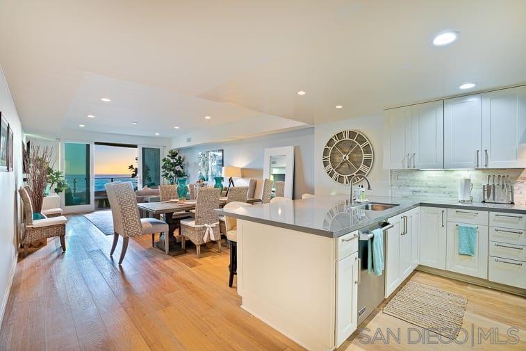 Detail Gallery Image 16 of 28 For 6767  Neptune Pl  202, La Jolla,  CA 92037 - 3 Beds | 3 Baths