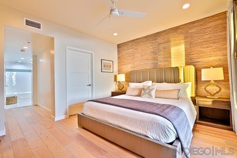 Detail Gallery Image 17 of 28 For 6767  Neptune Pl  202, La Jolla,  CA 92037 - 3 Beds | 3 Baths