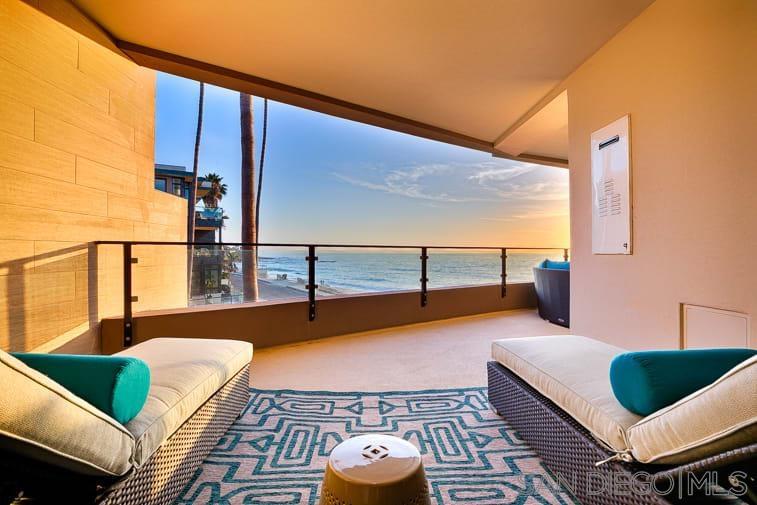 Detail Gallery Image 3 of 28 For 6767  Neptune Pl  202, La Jolla,  CA 92037 - 3 Beds | 3 Baths