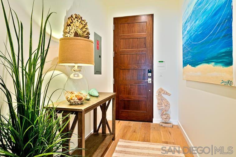 Detail Gallery Image 6 of 28 For 6767  Neptune Pl  202, La Jolla,  CA 92037 - 3 Beds | 3 Baths