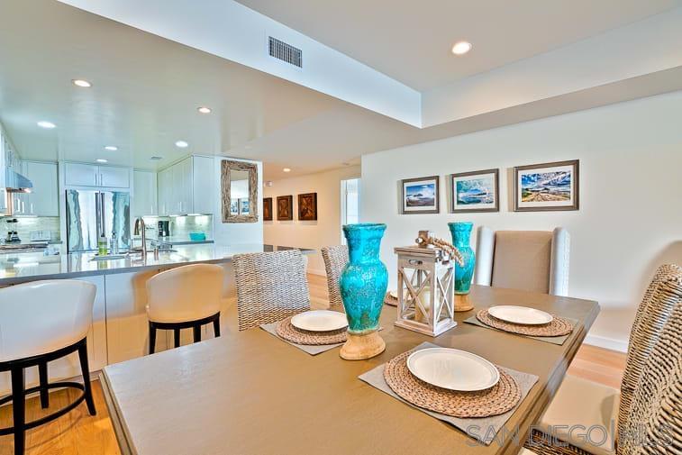 Detail Gallery Image 8 of 28 For 6767  Neptune Pl  202, La Jolla,  CA 92037 - 3 Beds | 3 Baths