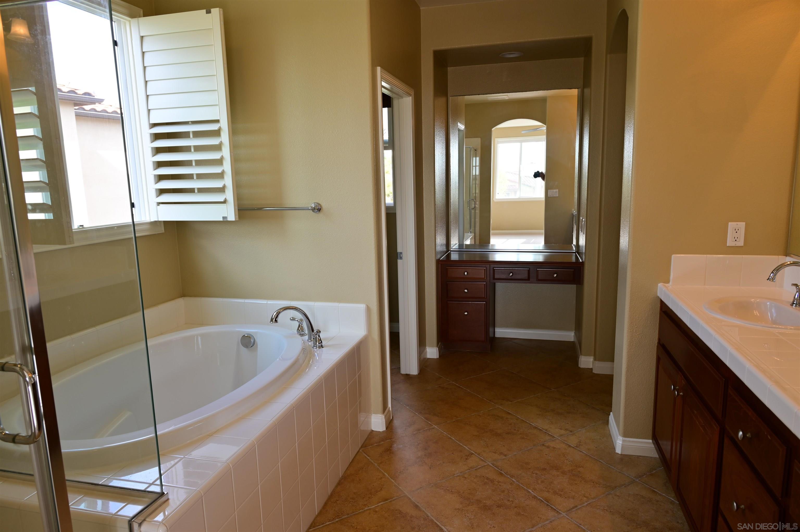 Detail Gallery Image 20 of 25 For 1167  Vista Pointe Blvd, Oceanside,  CA 92057 - 4 Beds | 4 Baths