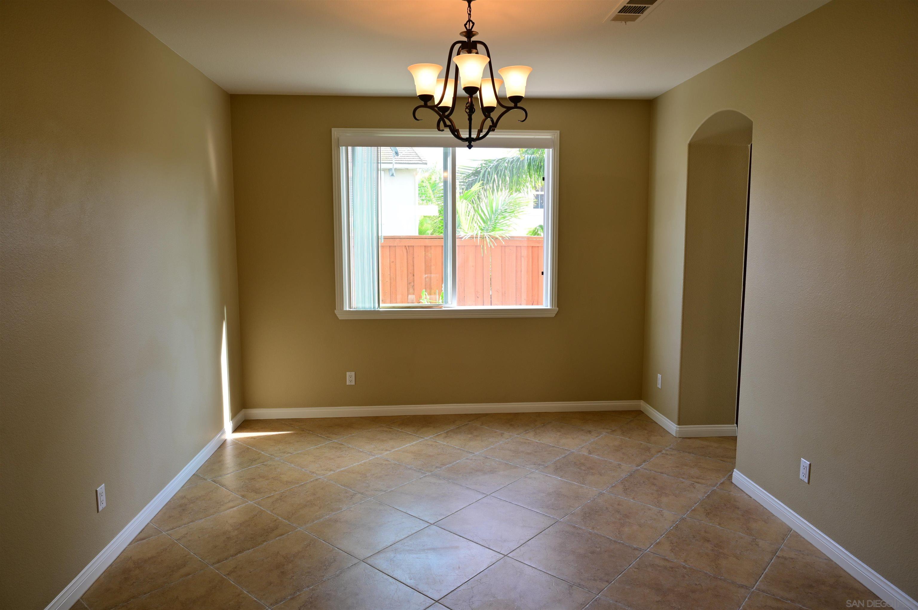 Detail Gallery Image 8 of 25 For 1167  Vista Pointe Blvd, Oceanside,  CA 92057 - 4 Beds | 4 Baths