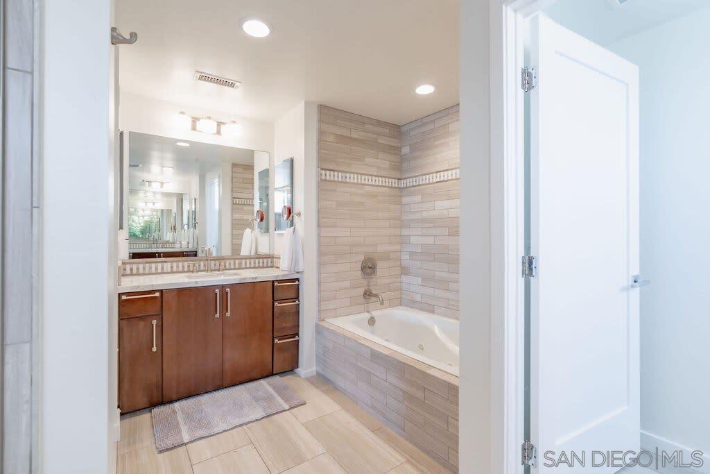 Detail Gallery Image 18 of 39 For 6767  Neptune Pl  301, La Jolla,  CA 92037 - 3 Beds | 3 Baths