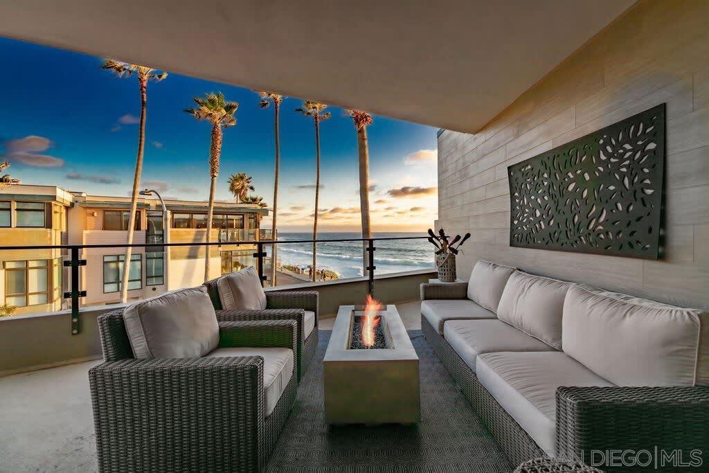 Detail Gallery Image 3 of 39 For 6767  Neptune Pl  301, La Jolla,  CA 92037 - 3 Beds | 3 Baths