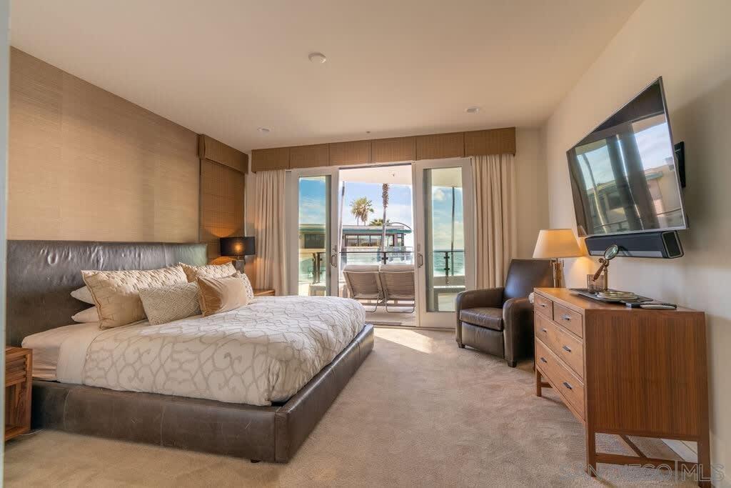 Detail Gallery Image 5 of 39 For 6767  Neptune Pl  301, La Jolla,  CA 92037 - 3 Beds | 3 Baths