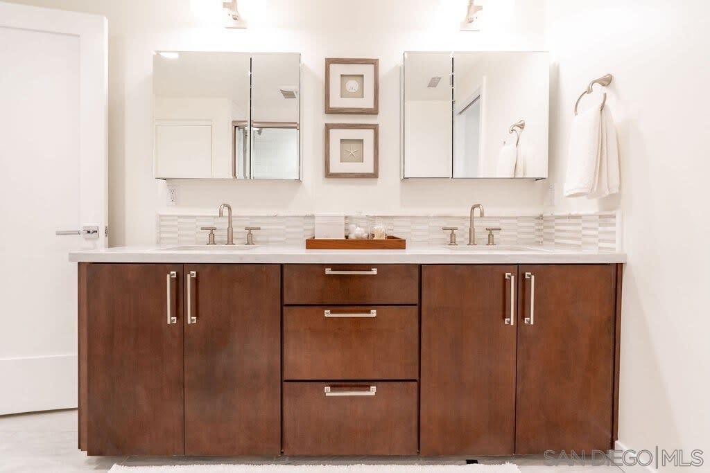 Detail Gallery Image 9 of 39 For 6767  Neptune Pl  301, La Jolla,  CA 92037 - 3 Beds | 3 Baths