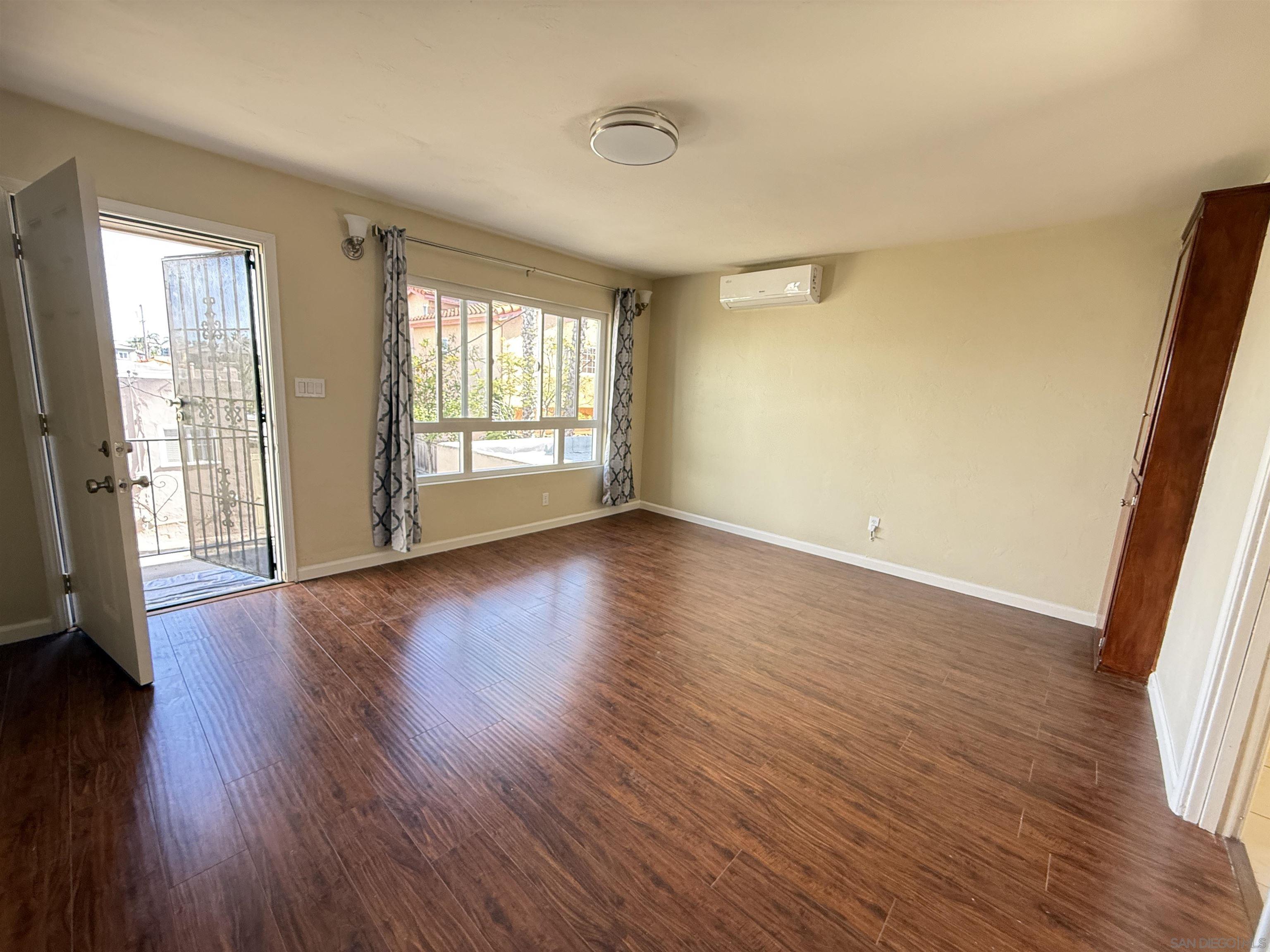 Detail Gallery Image 2 of 8 For 4580  Huamilton St, San Diego,  CA 92116 - 2 Beds | 1 Baths