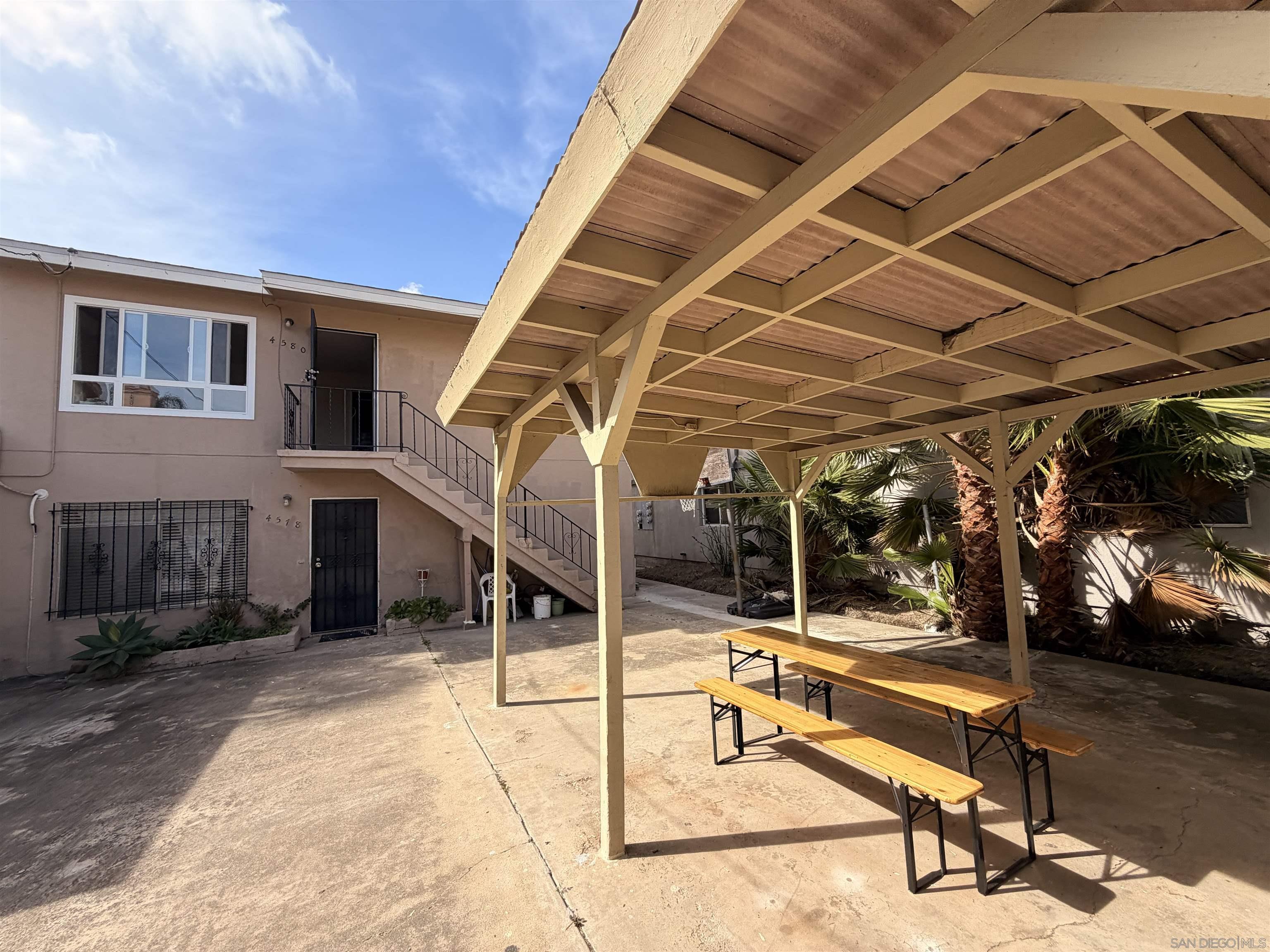 Detail Gallery Image 2 of 9 For 4580  Hamilton St, San Diego,  CA 92116 - 2 Beds | 1 Baths