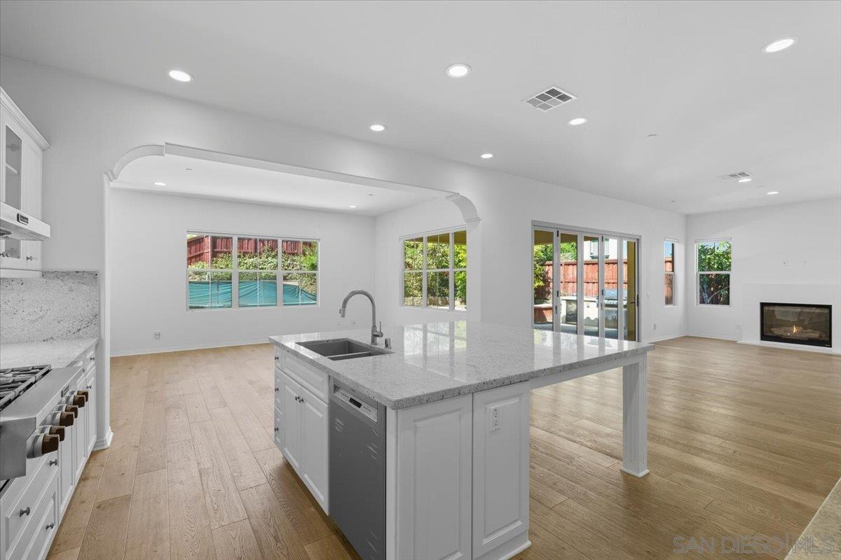 Detail Gallery Image 12 of 49 For 4249  Peralta St, Carlsbad,  CA 92010 - 4 Beds | 4/1 Baths