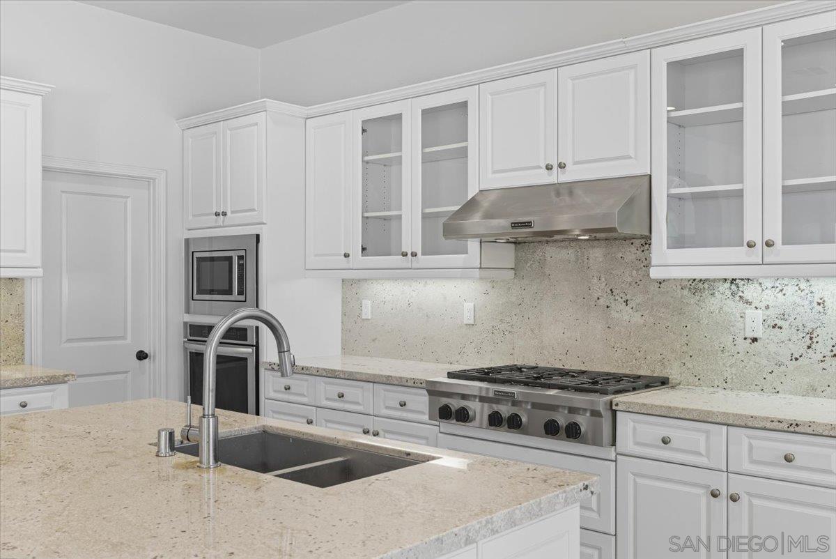 Detail Gallery Image 9 of 49 For 4249  Peralta St, Carlsbad,  CA 92010 - 4 Beds | 4/1 Baths