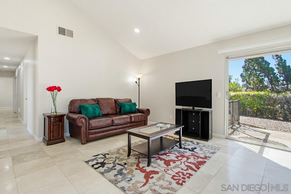 Detail Gallery Image 8 of 55 For 17440  Plaza Cerado  71, San Diego,  CA 92128 - 3 Beds | 2 Baths
