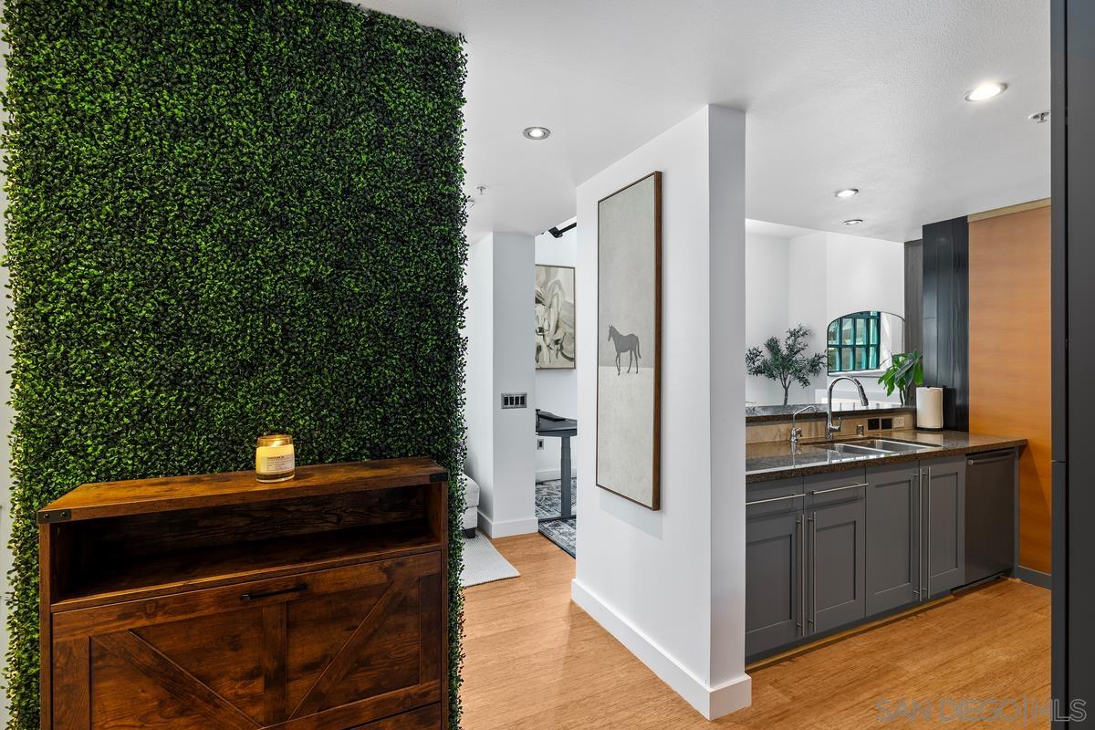 Detail Gallery Image 3 of 40 For 700 W E St  #403,  San Diego,  CA 92101 - 1 Beds | 1 Baths