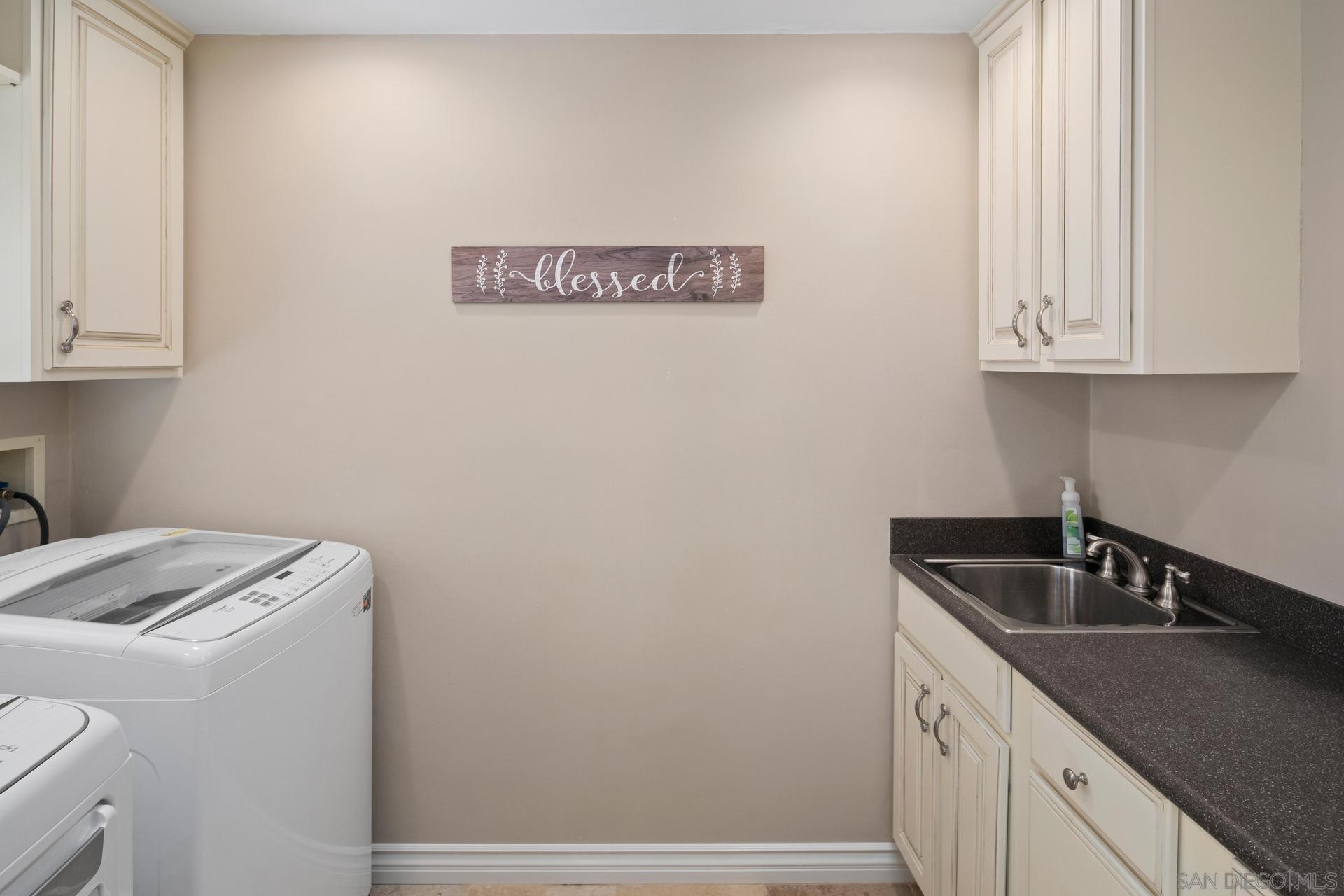 Detail Gallery Image 11 of 57 For 1100  Pine St, Coronado,  CA 92118 - 5 Beds | 5 Baths