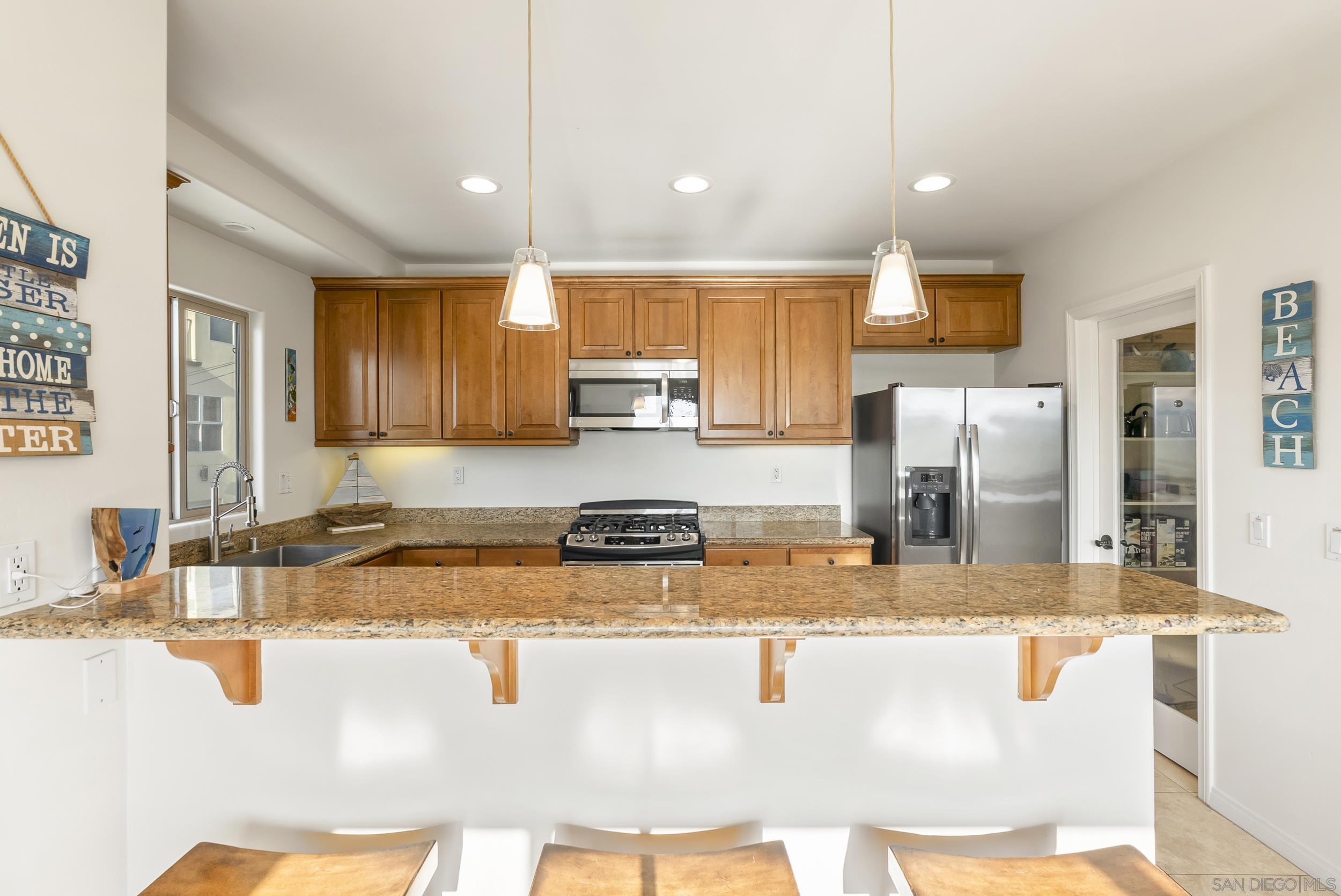 Detail Gallery Image 5 of 23 For 372  Playa Del Norte, La Jolla,  CA 92037 - 3 Beds | 2/1 Baths